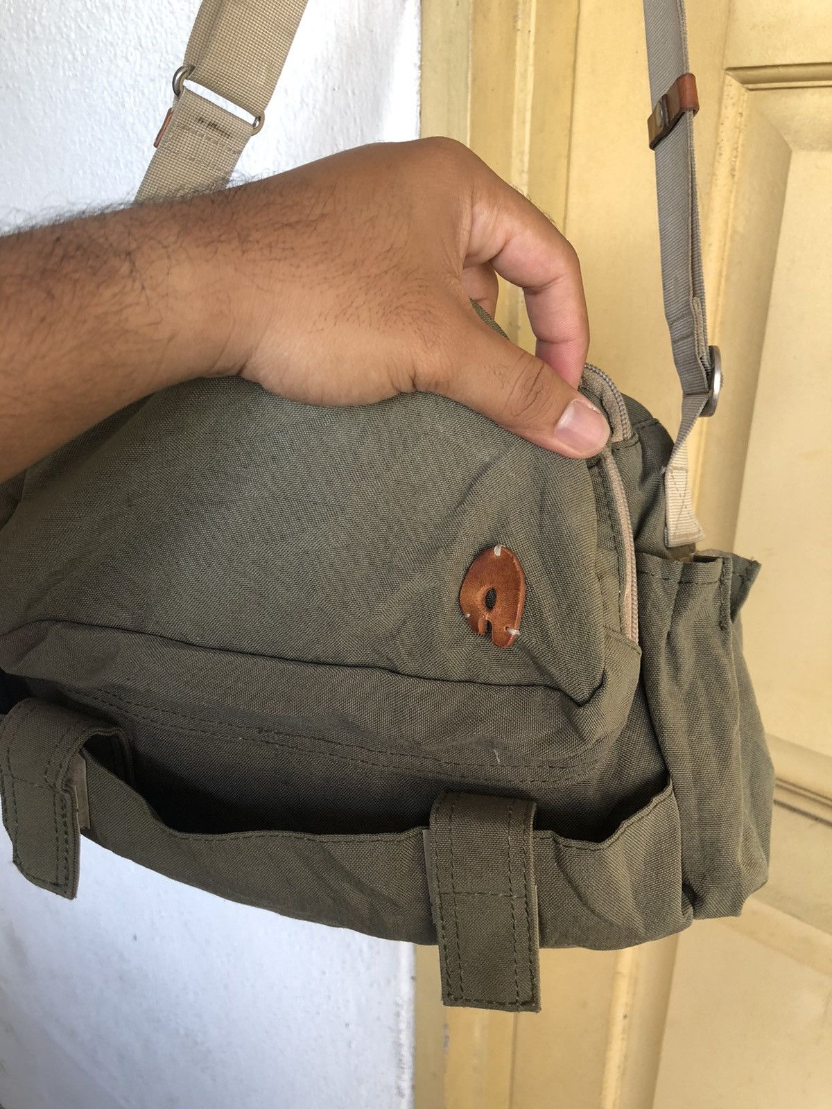 Japanese Brand Artphere Multipocket Sling Bag Size ONE SIZE - 4 Thumbnail
