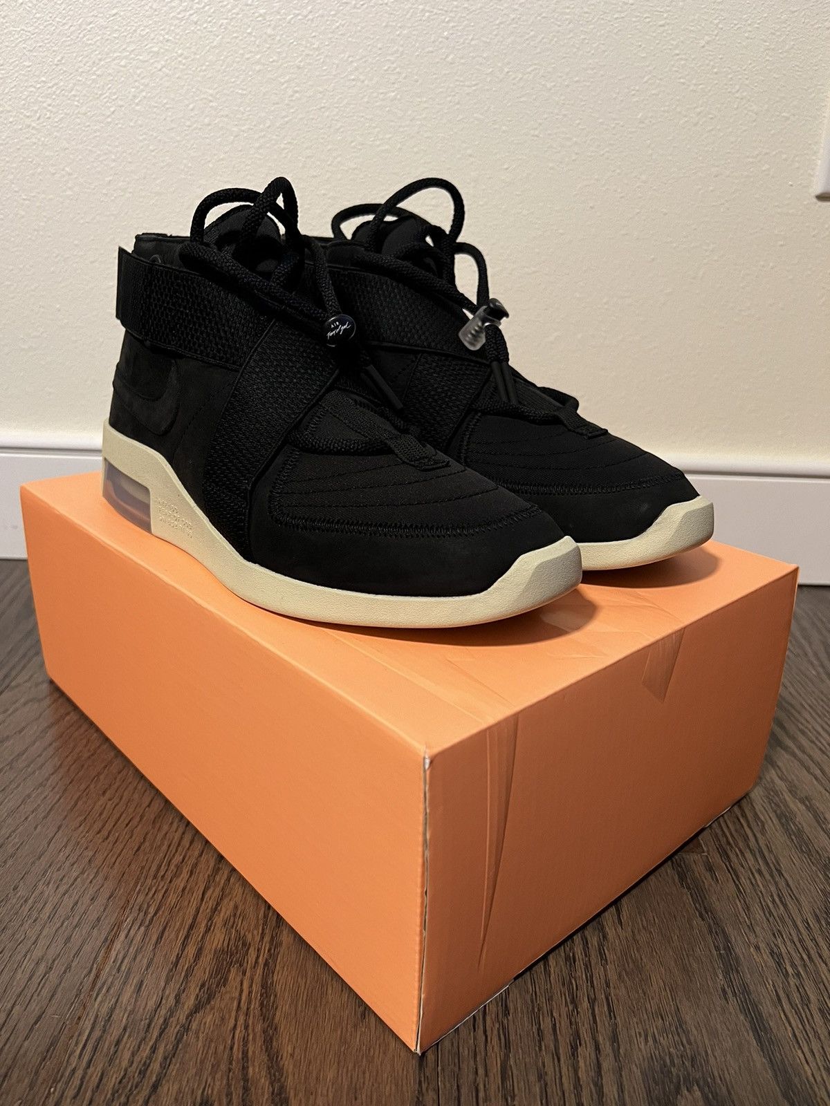 Fear of God × Nike 2019 NIKE AIR FEAR OF GOD RAID Size US 8.5 / EU 41-42 - 2 Thumbnail