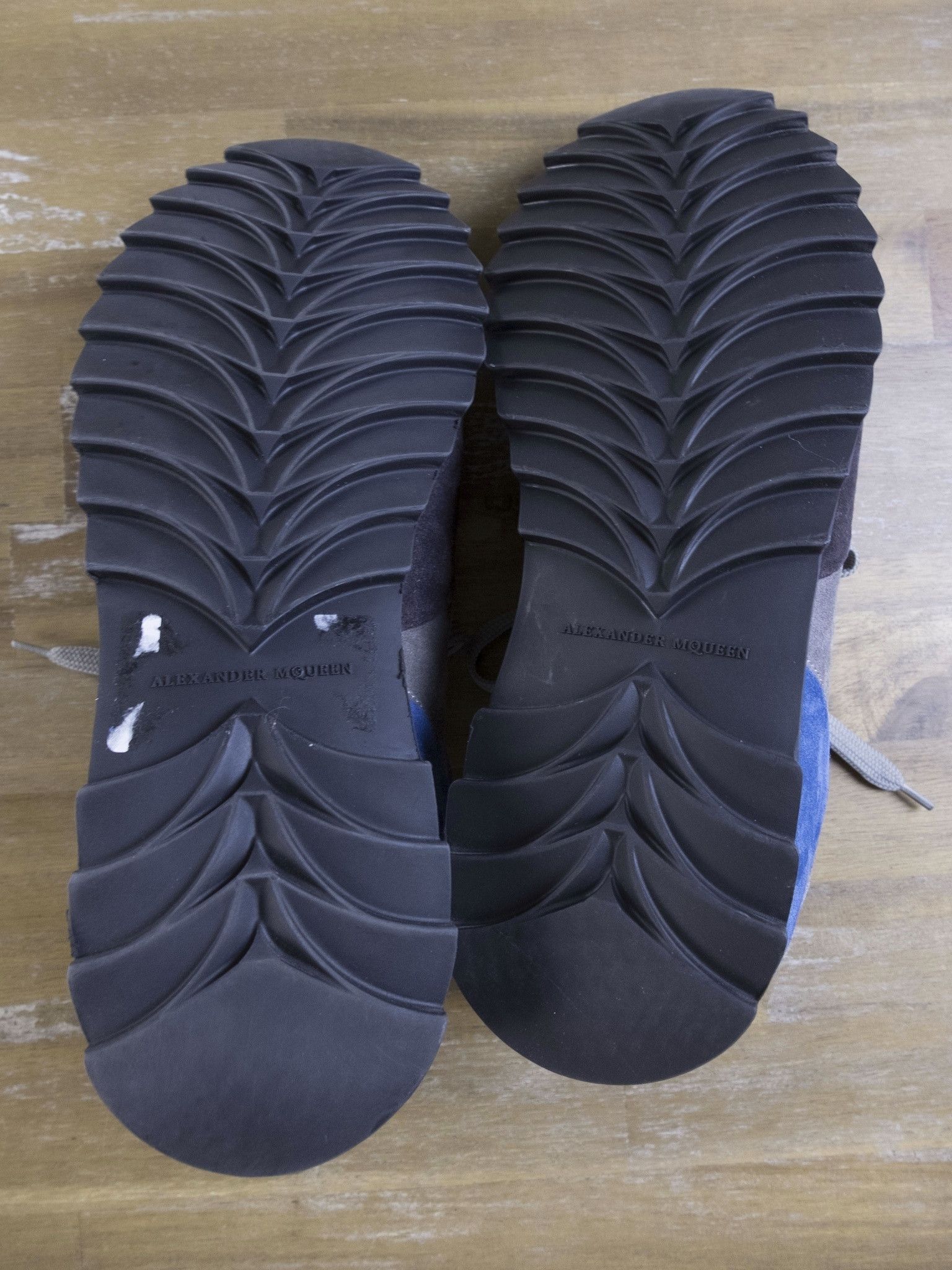 Alexander McQueen ALEXANDER MCQUEEN low suede sneakers - 8 US / 7 UK / 41 q Size US 8 / EU 41 - 5 Thumbnail