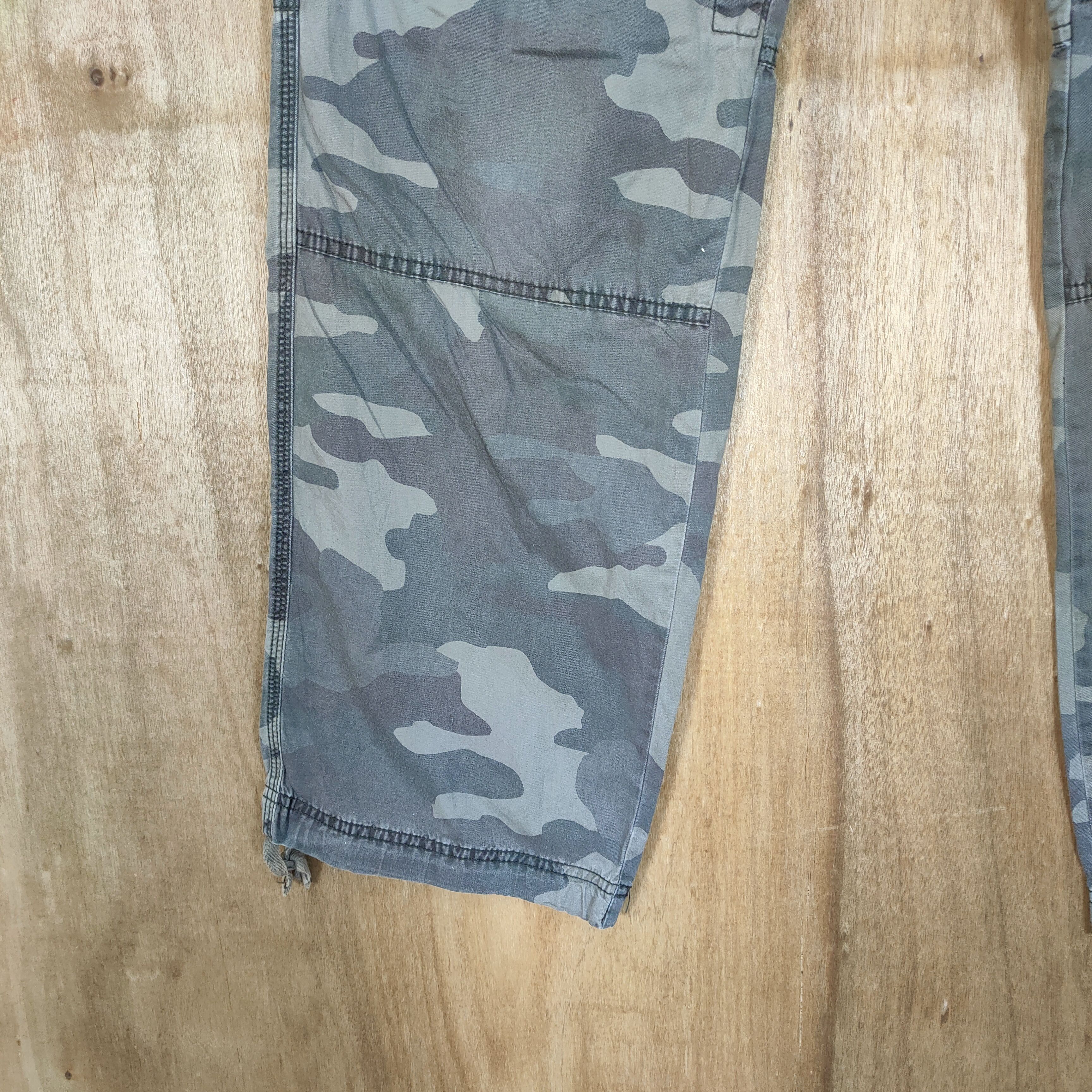 Japanese Brand × Vintage VINTAGE FADED CAMO CARGO PANTS Size US 32 / EU 48 - 7 Thumbnail
