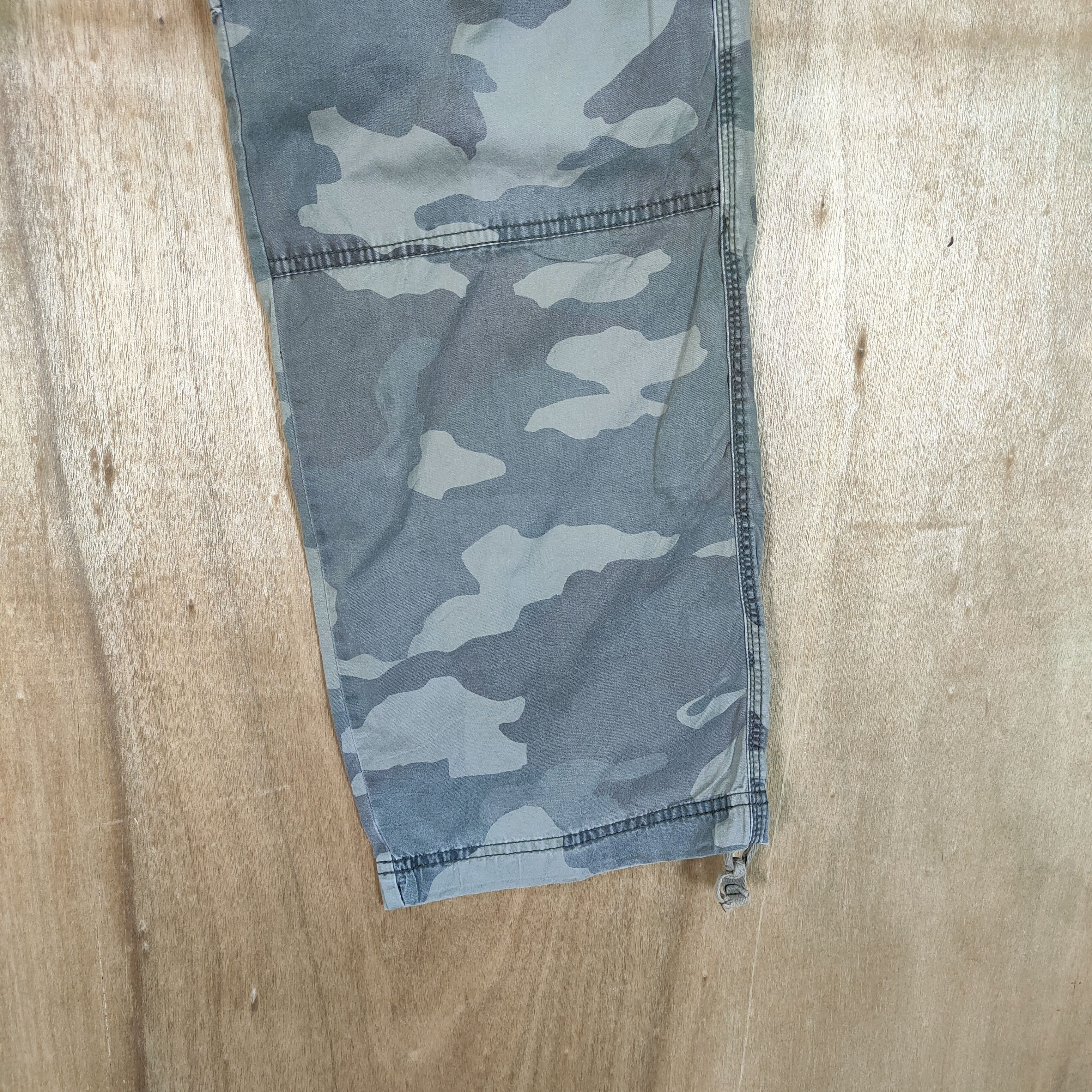 Japanese Brand × Vintage VINTAGE FADED CAMO CARGO PANTS Size US 32 / EU 48 - 6 Thumbnail