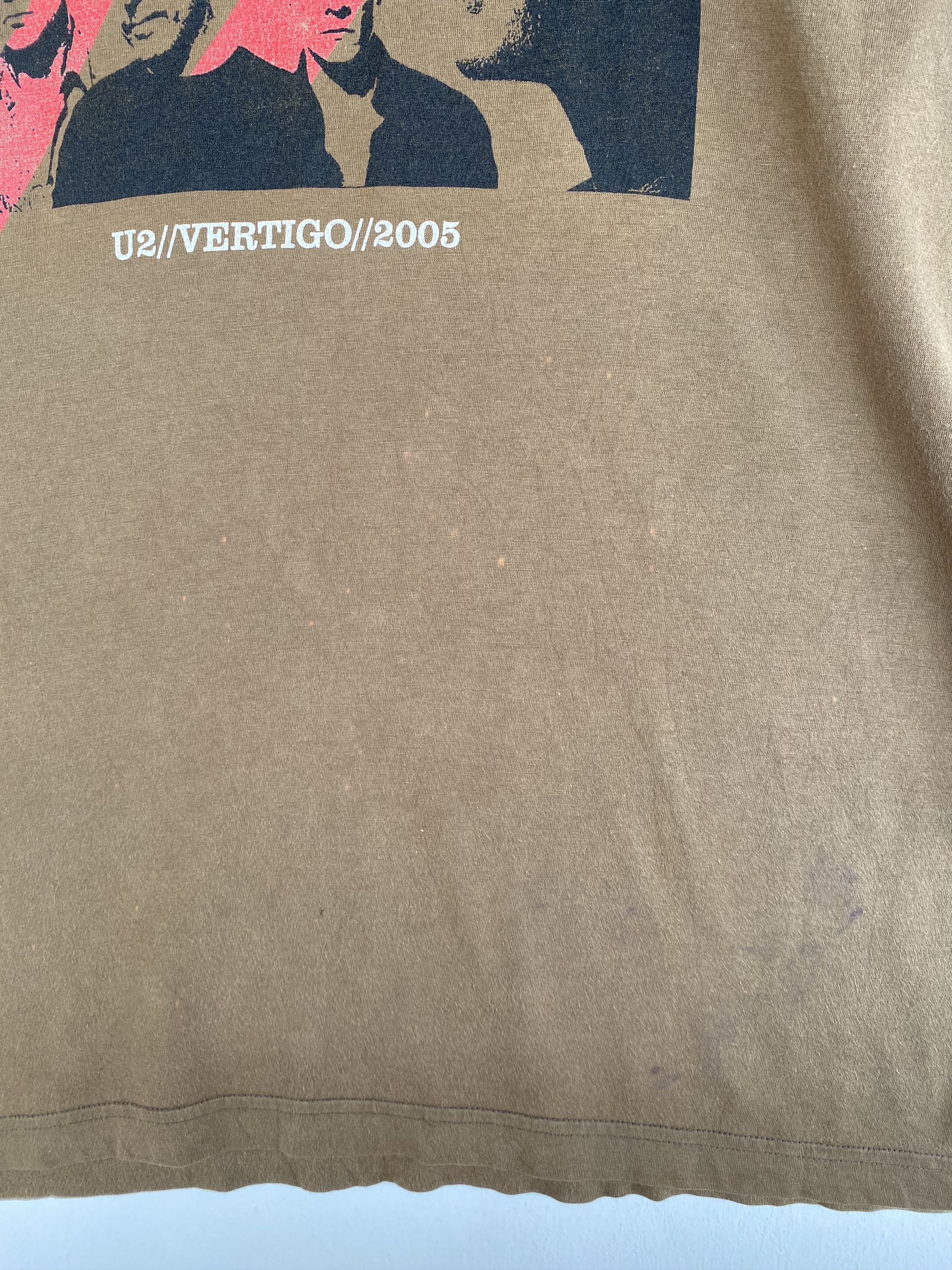 Band Tees 💥VINTAGE U2 Vertigo Album new wave Tour 2005 Y2K rare shirt Size US L / EU 52-54 / 3 - 4 Thumbnail