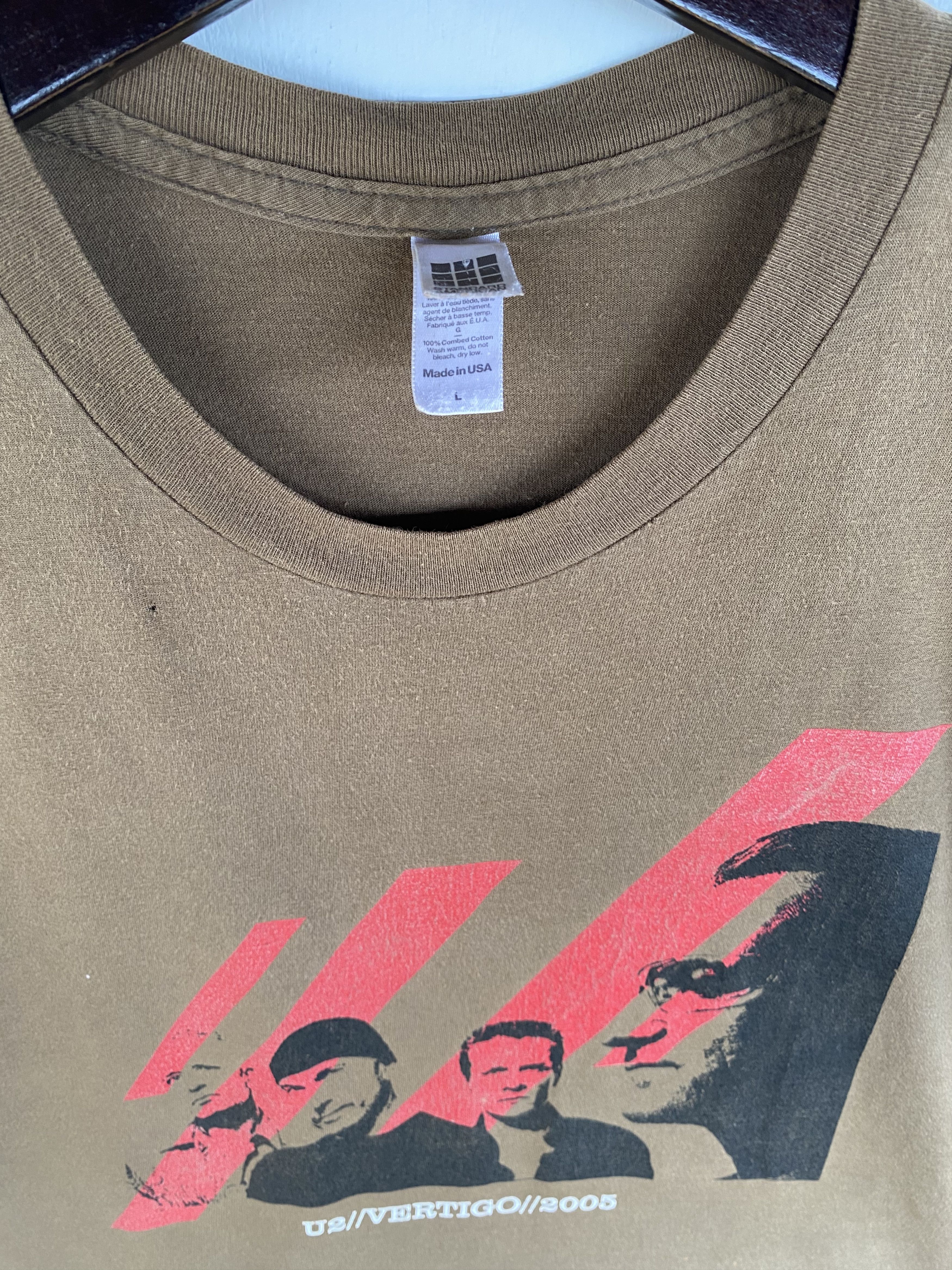 Band Tees 💥VINTAGE U2 Vertigo Album new wave Tour 2005 Y2K rare shirt Size US L / EU 52-54 / 3 - 3 Thumbnail