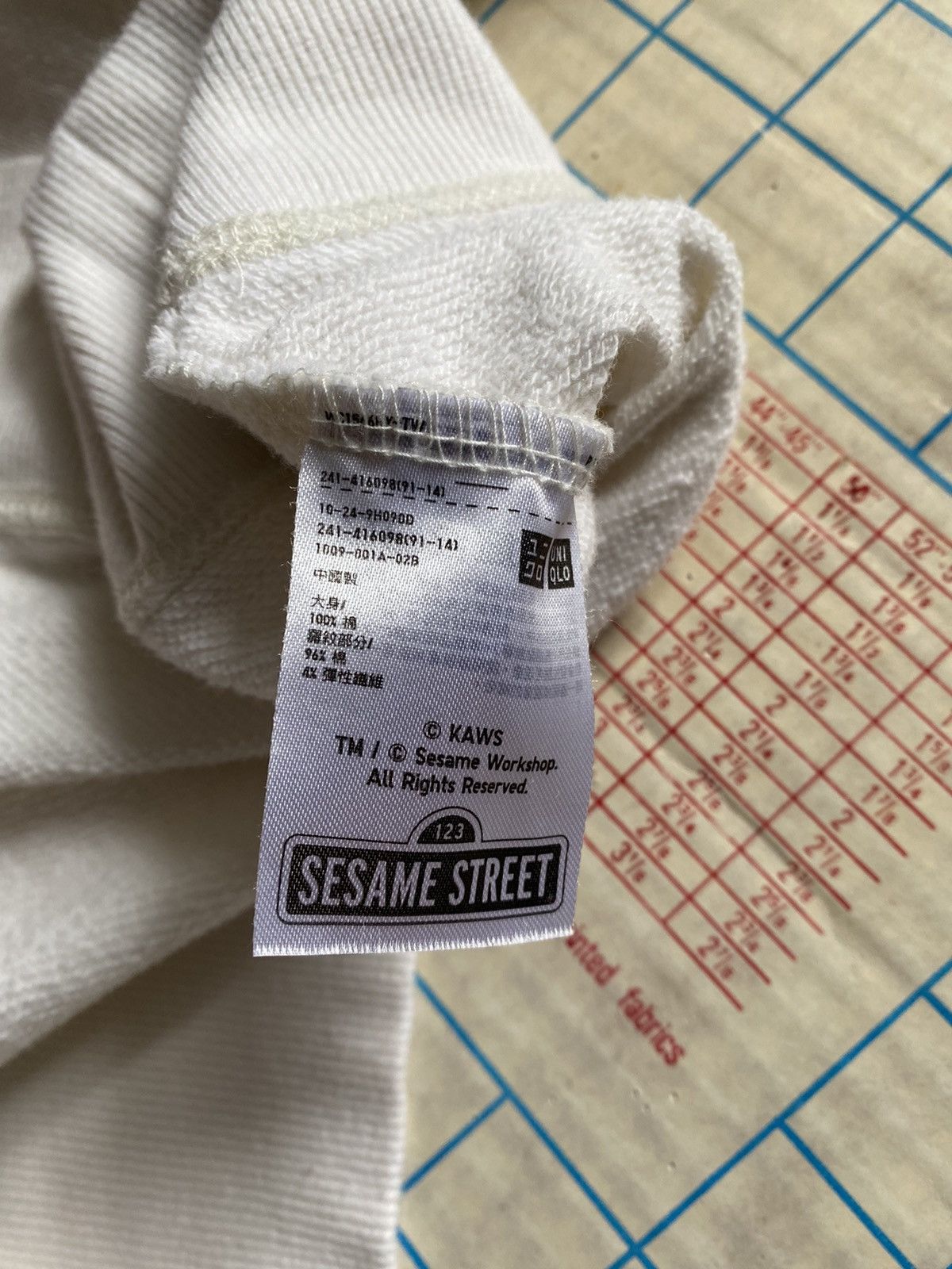 Kaws × Uniqlo Uniqlo x Kaws X Sesame Street Burt & Ernie Hoodie Womens L Size L / US 10 / IT 46 - 7 Thumbnail