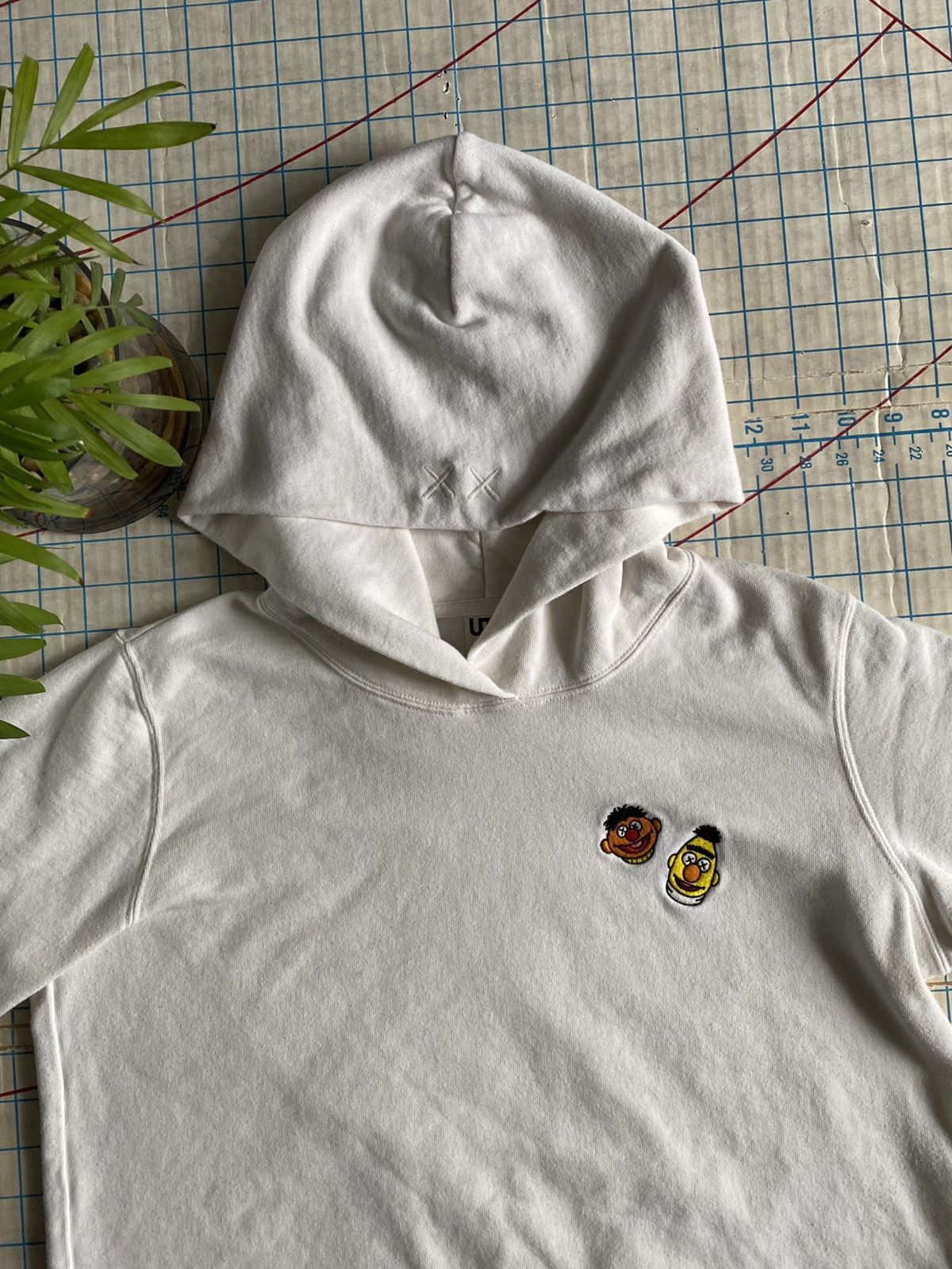Kaws × Uniqlo Uniqlo x Kaws X Sesame Street Burt & Ernie Hoodie Womens L Size L / US 10 / IT 46 - 5 Thumbnail
