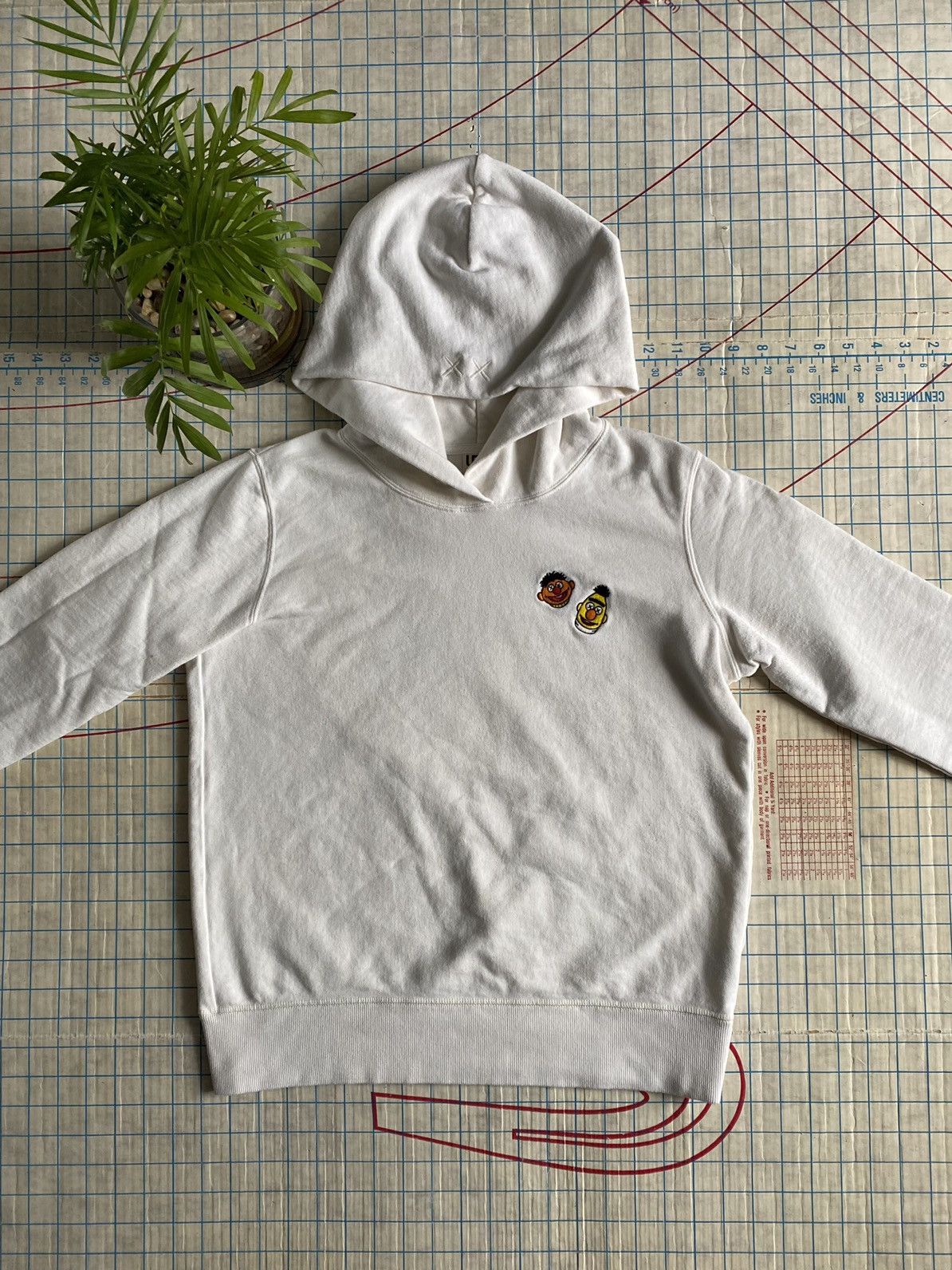 Kaws × Uniqlo Uniqlo x Kaws X Sesame Street Burt & Ernie Hoodie Womens L Size L / US 10 / IT 46 - 4 Thumbnail