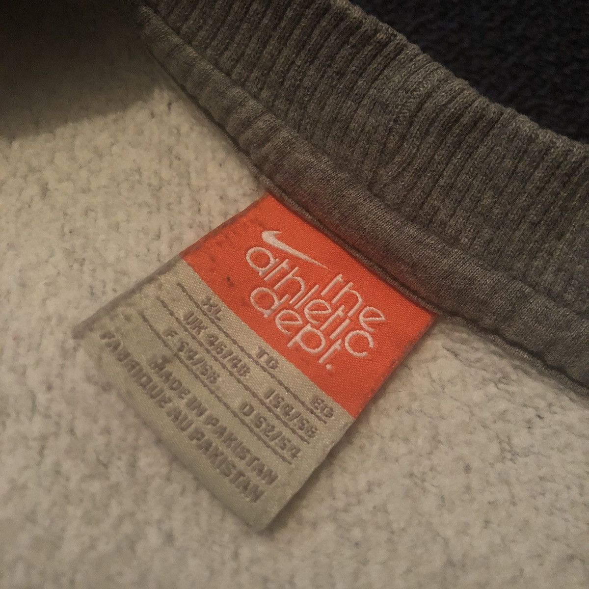 Nike Vintage Nike Basic Swoosh Logo Pullover Sweatshirt Crewneck Size US XL / EU 56 / 4 - 5 Thumbnail
