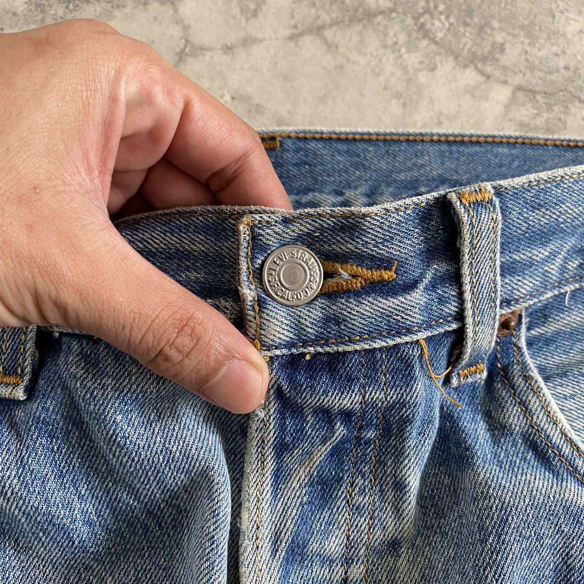Levi's Size 33x32 Vintage Levi's 501 Faded Blue Distressed Jeans Size US 33 - 11 Thumbnail