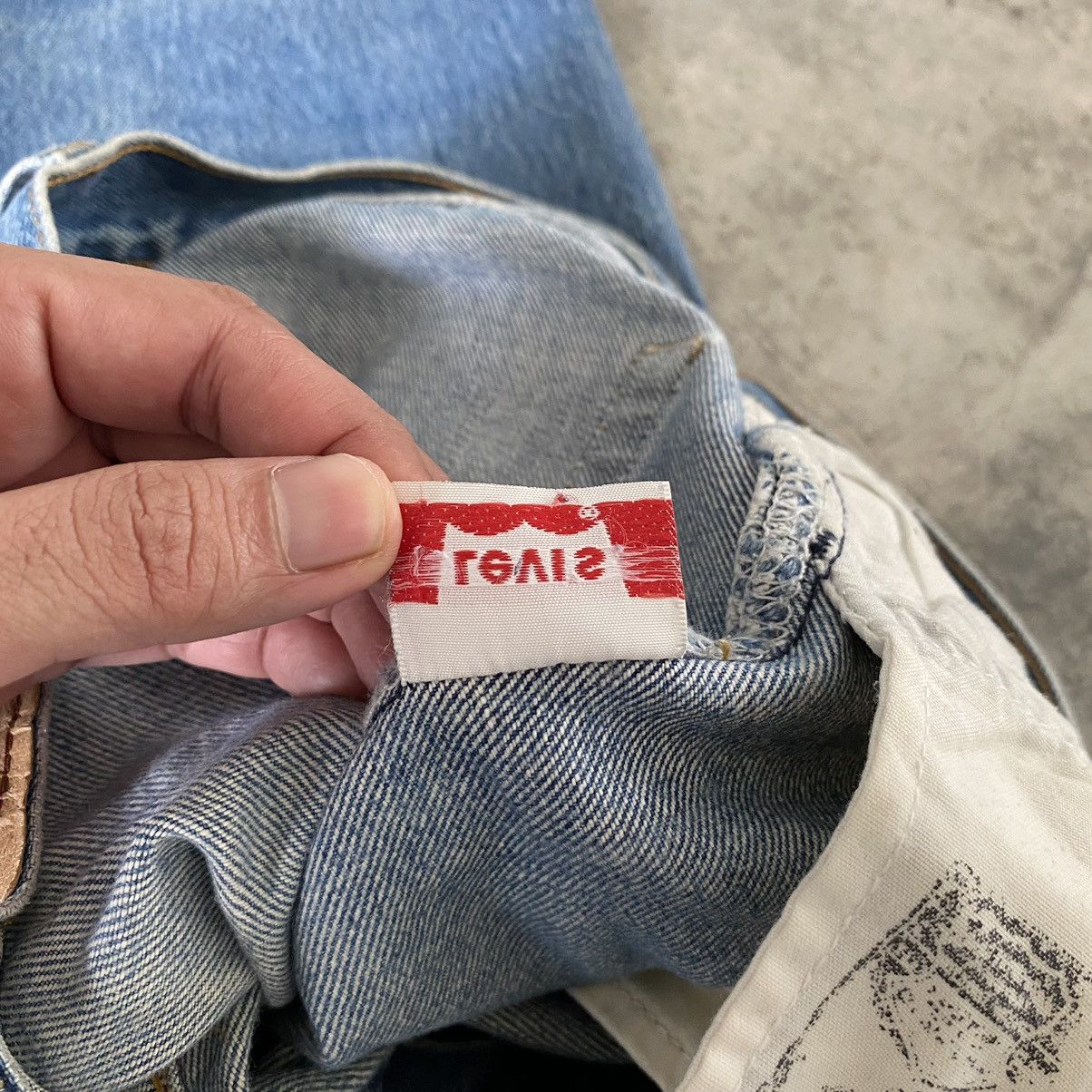 Levi's Size 33x32 Vintage Levi's 501 Faded Blue Distressed Jeans Size US 33 - 24 Thumbnail
