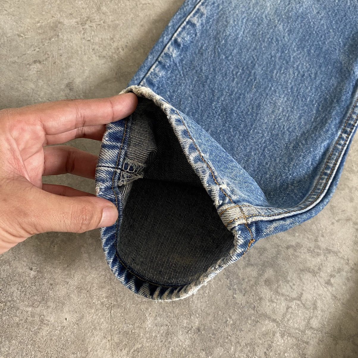 Levi's Size 33x32 Vintage Levi's 501 Faded Blue Distressed Jeans Size US 33 - 6 Thumbnail