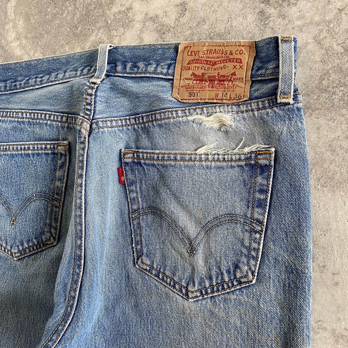 Levi's Size 33x32 Vintage Levi's 501 Faded Blue Distressed Jeans Size US 33 - 20 Thumbnail