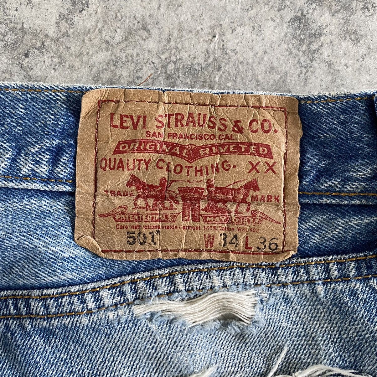 Levi's Size 33x32 Vintage Levi's 501 Faded Blue Distressed Jeans Size US 33 - 22 Thumbnail