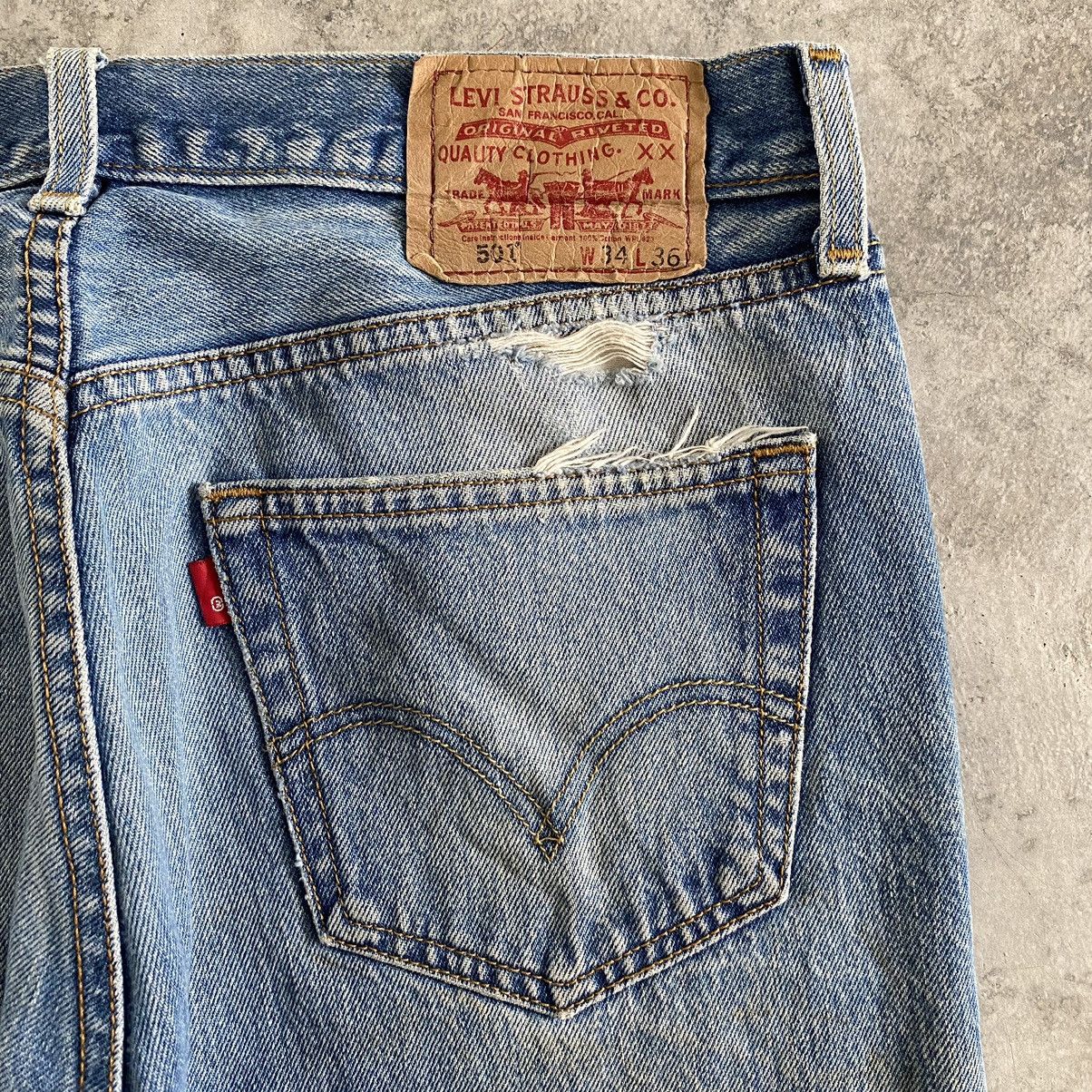 Levi's Size 33x32 Vintage Levi's 501 Faded Blue Distressed Jeans Size US 33 - 21 Thumbnail