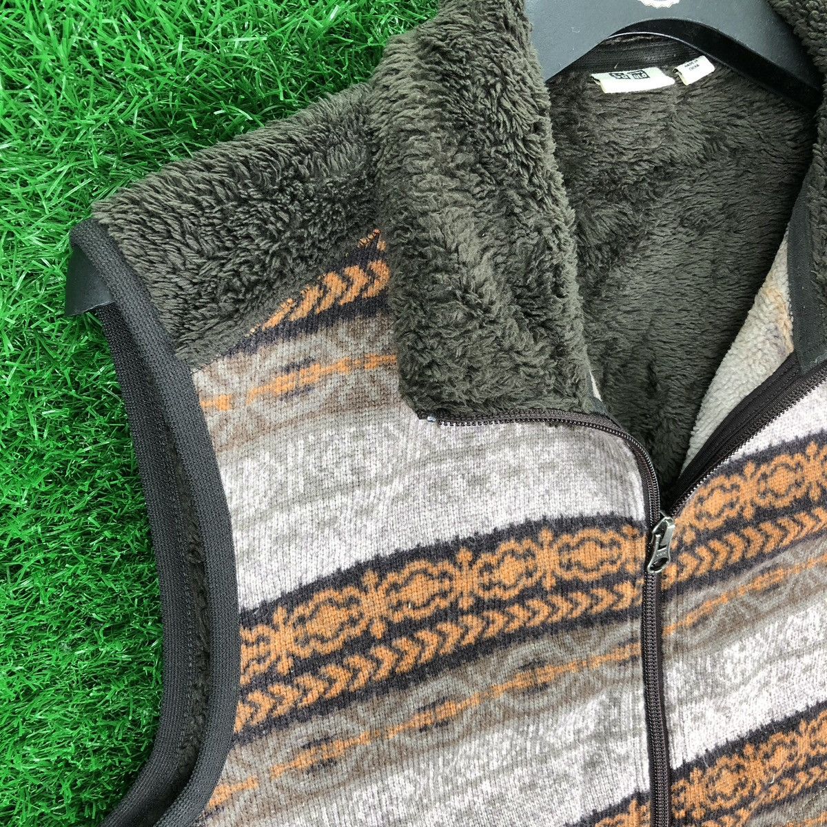 Uniqlo Uniqlo Knit Fleece Navajo Winter/Cold Vest Size US S / EU 44-46 / 1 - 2 Thumbnail