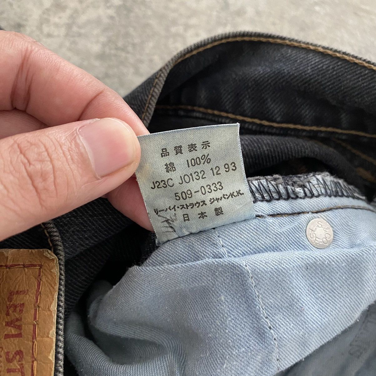 Levi's Vintage 1993 Levi's 509 Faded Black Ripped Denim Jeans Size US 28 / EU 44 - 22 Thumbnail