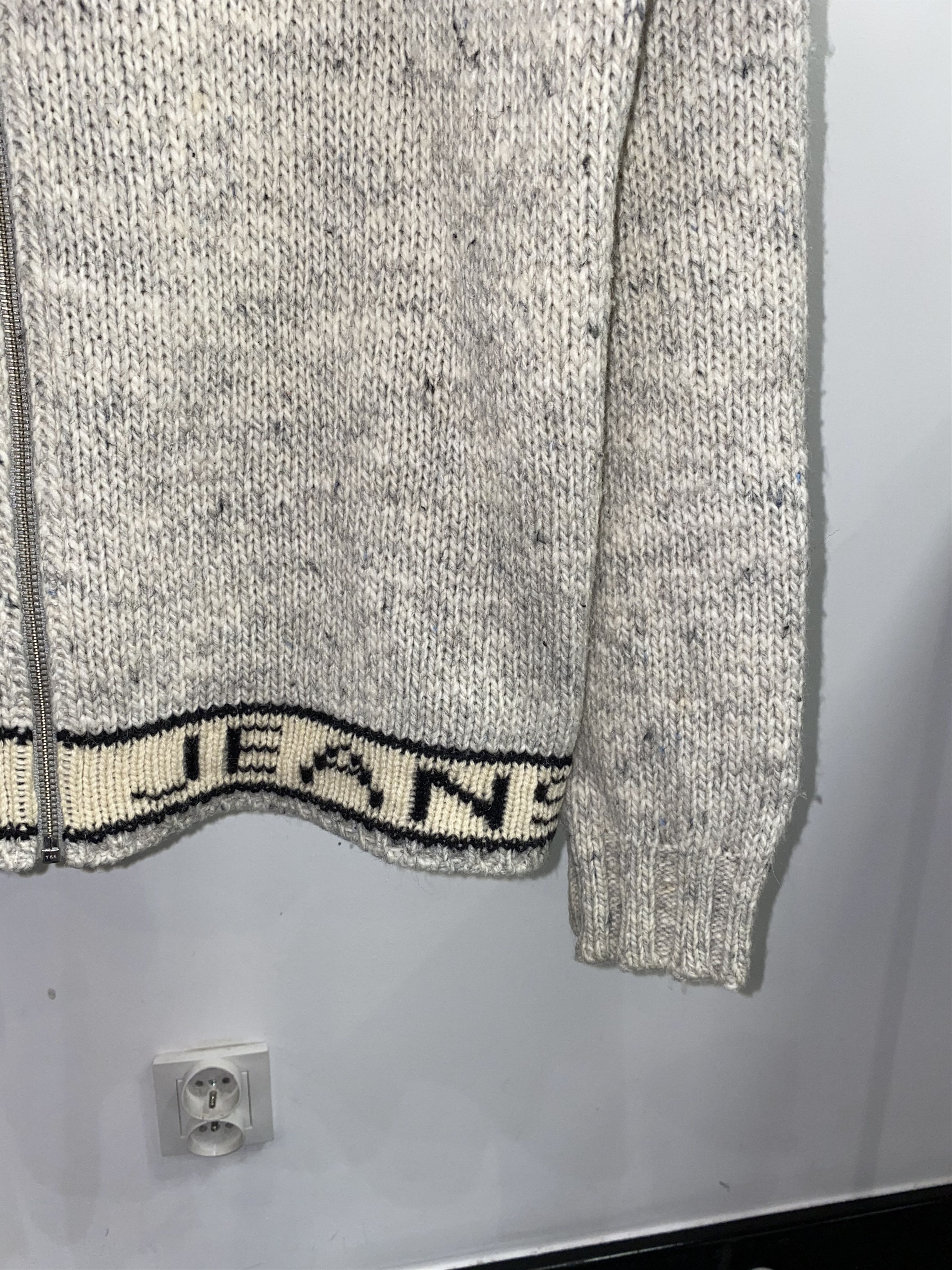 Dolce & Gabbana Vintage Dolce & Gabbana Handknit Logo Cream Wool Sweter Size US L / EU 52-54 / 3 - 3 Thumbnail