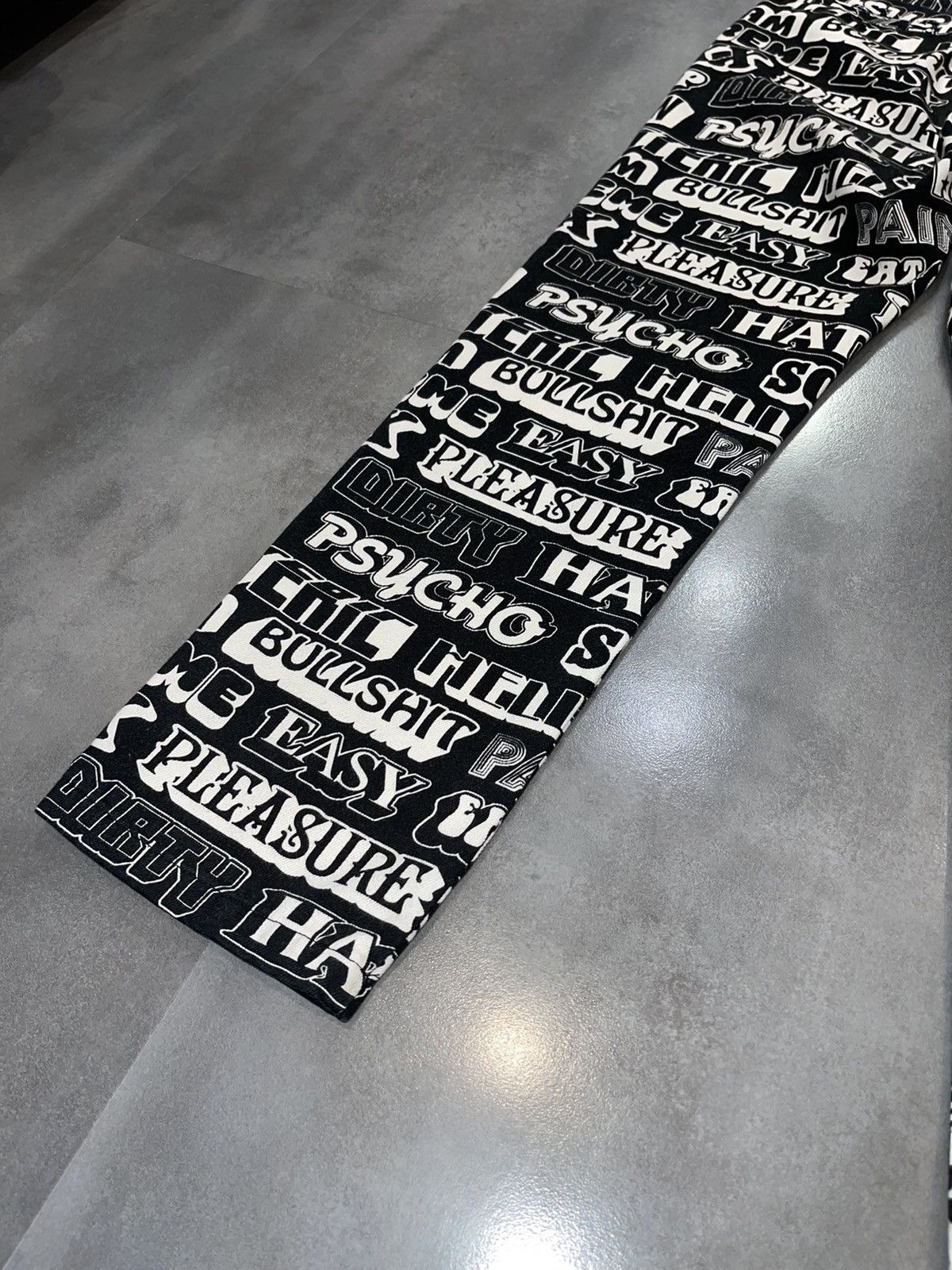 Hysteric Glamour × Supreme FW17 Supreme X Hysteric Glamour Text Work Denim Pants Size US 30 / EU 46 - 14 Thumbnail