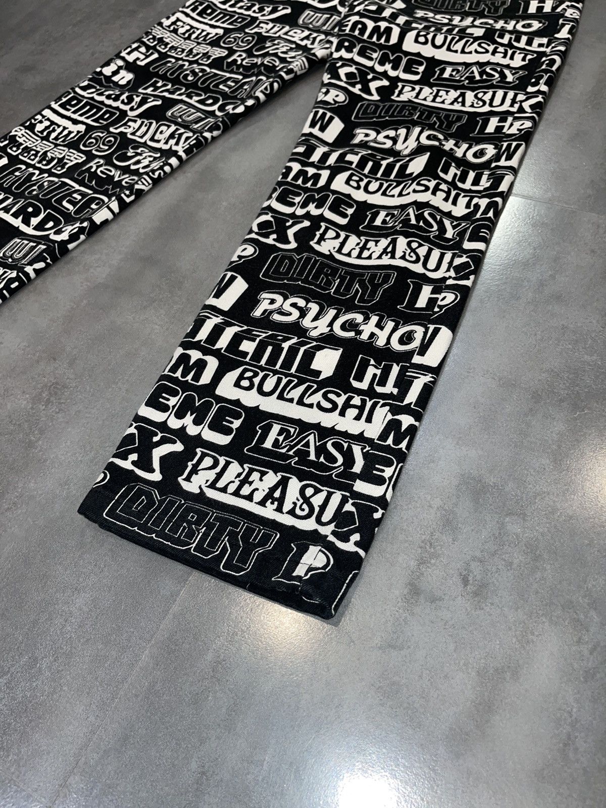 Hysteric Glamour × Supreme FW17 Supreme X Hysteric Glamour Text Work Denim Pants Size US 30 / EU 46 - 8 Thumbnail