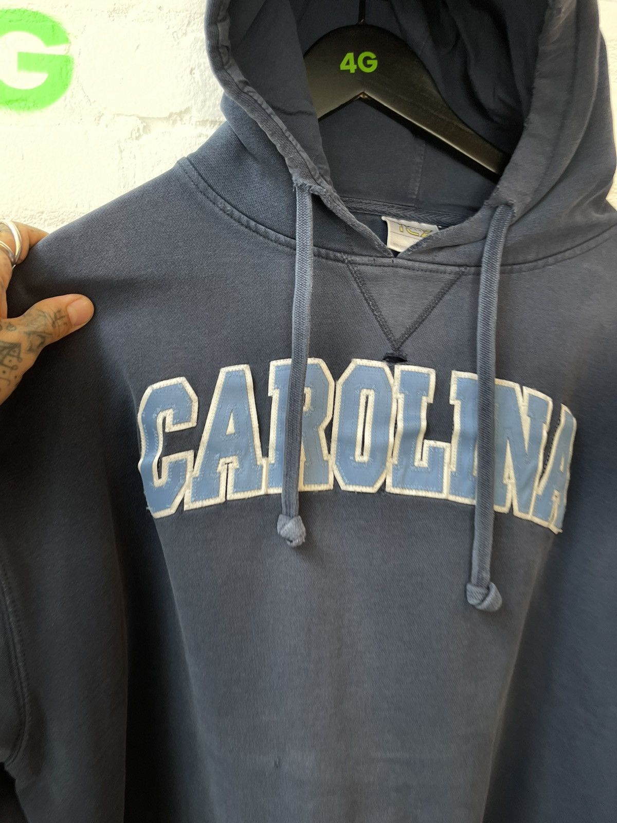 Vintage Vintage THRASHED HOODIE COLLEGE CAROLINA Size US L / EU 52-54 / 3 - 4 Thumbnail