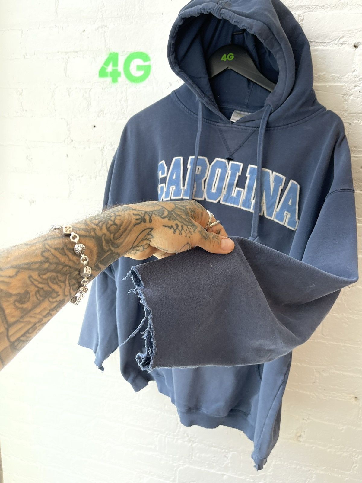 Vintage THRASHED HOODIE COLLEGE CAROLINA