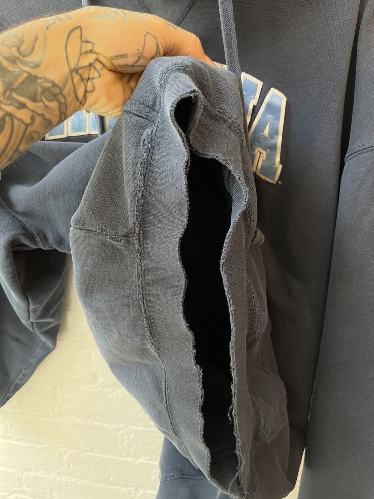 Vintage Vintage THRASHED HOODIE COLLEGE CAROLINA Size US L / EU 52-54 / 3 - 8 Thumbnail