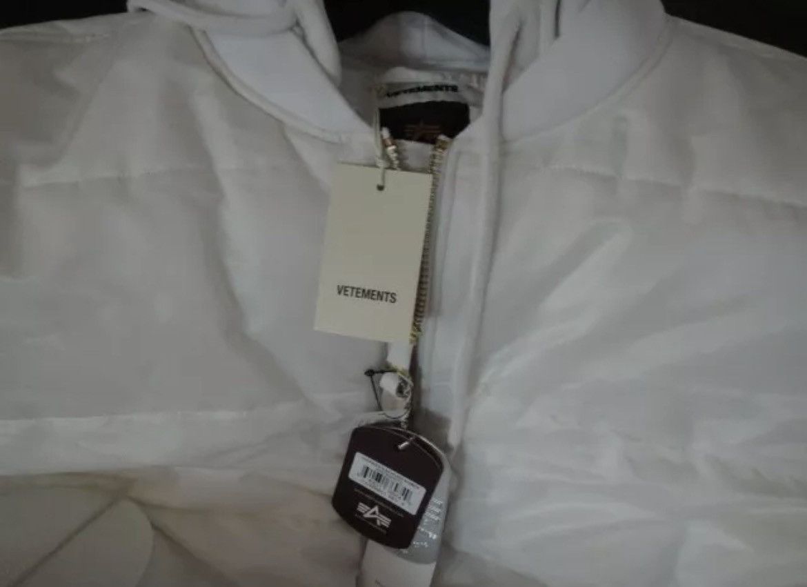 Alpha Industries × Vetements Bombers in White Size US M / EU 48-50 / 2 - 5 Thumbnail