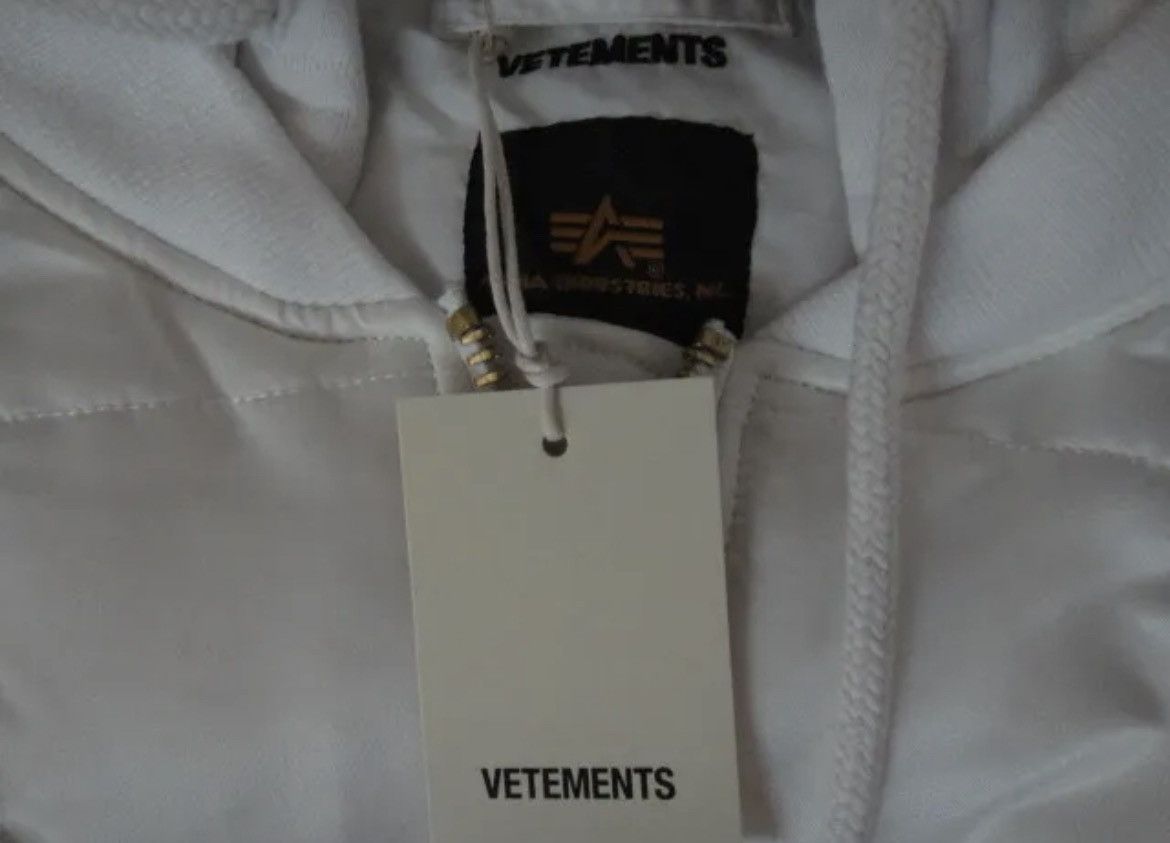 Alpha Industries × Vetements Bombers in White Size US M / EU 48-50 / 2 - 3 Thumbnail