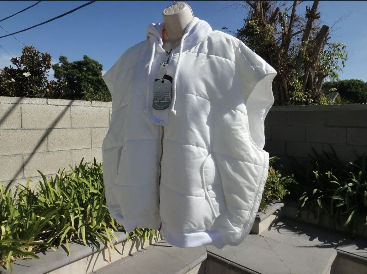 Alpha Industries × Vetements Bombers in White Size US M / EU 48-50 / 2 - 1 Thumbnail