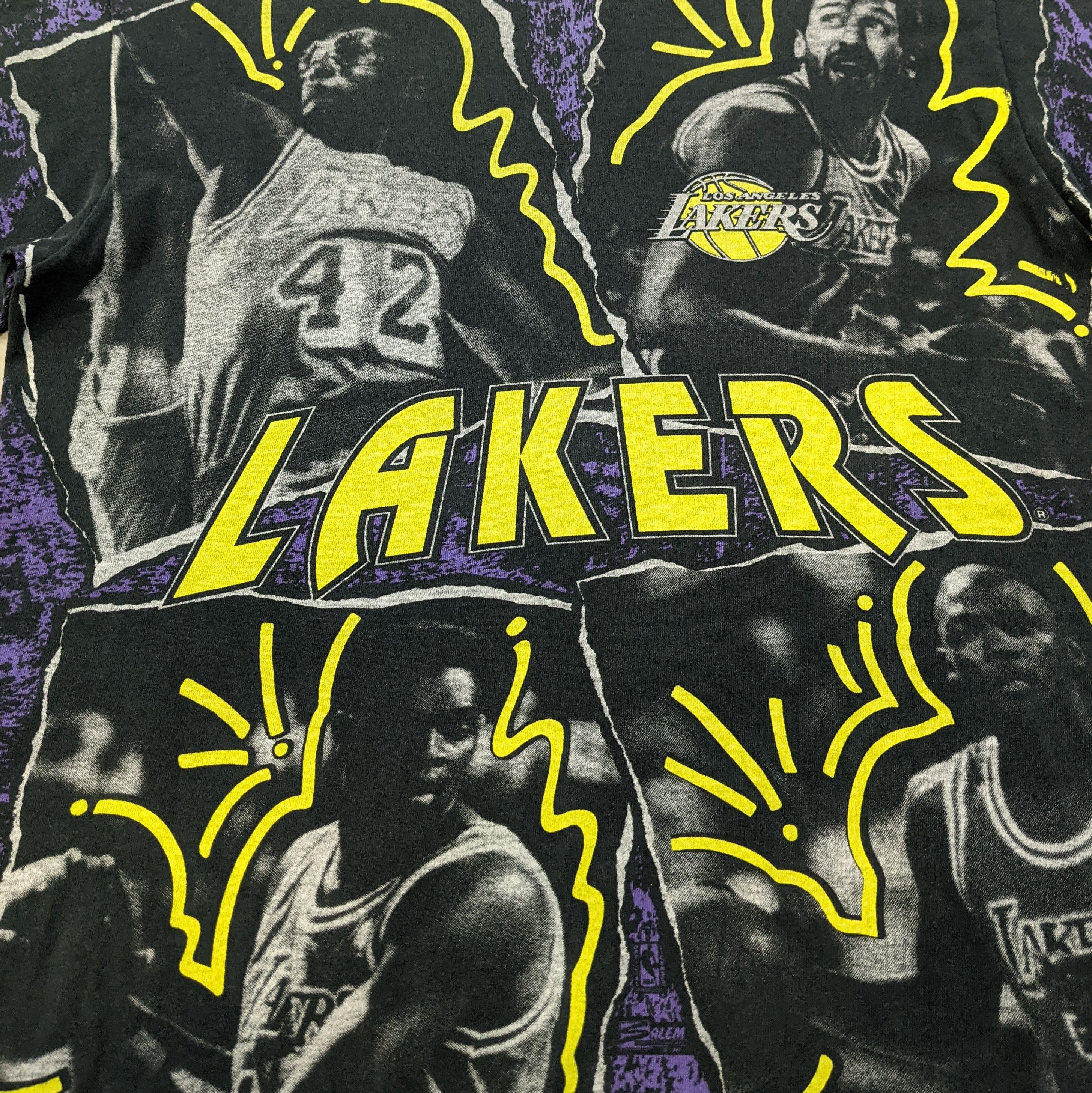 NBA Vintage Lakers Los Angeles NBA All Over Print T-shirt Size US L / EU 52-54 / 3 - 4 Thumbnail