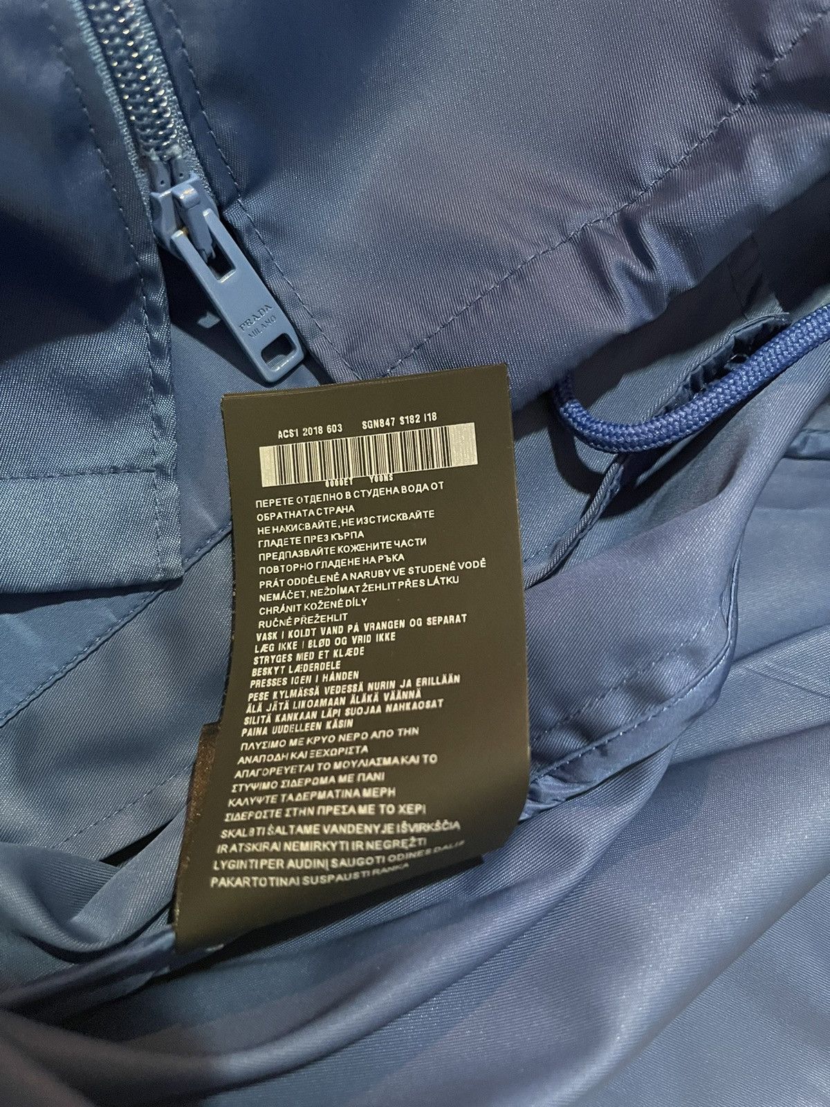 Prada Gabardine nylon hooded windbreaker Size US S / EU 44-46 / 1 - 7 Thumbnail
