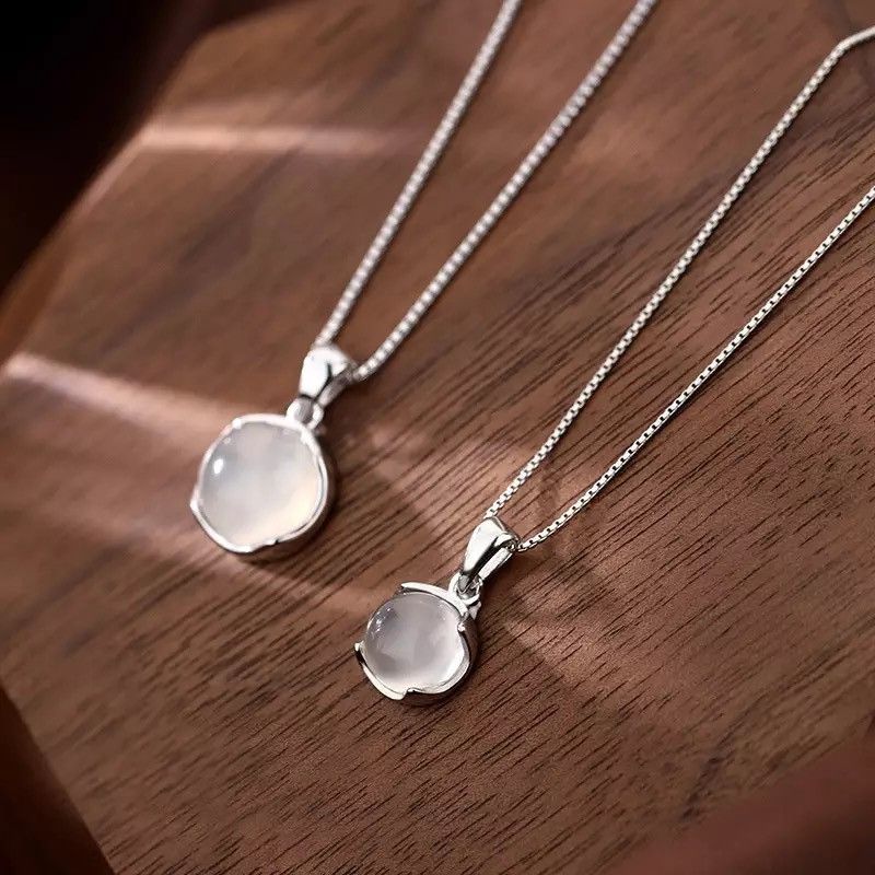 Jewelry Luxury Small White Round Moonstone Pendant Necklace Size ONE SIZE - 1 Thumbnail