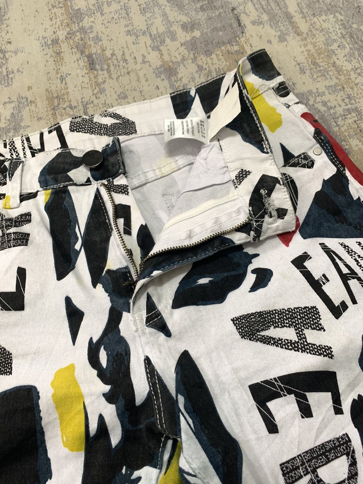 Japanese Brand Vtg Japanese Versace Couture Style Graphic Print Jeans W34 Size US 30 / EU 46 - 6 Thumbnail