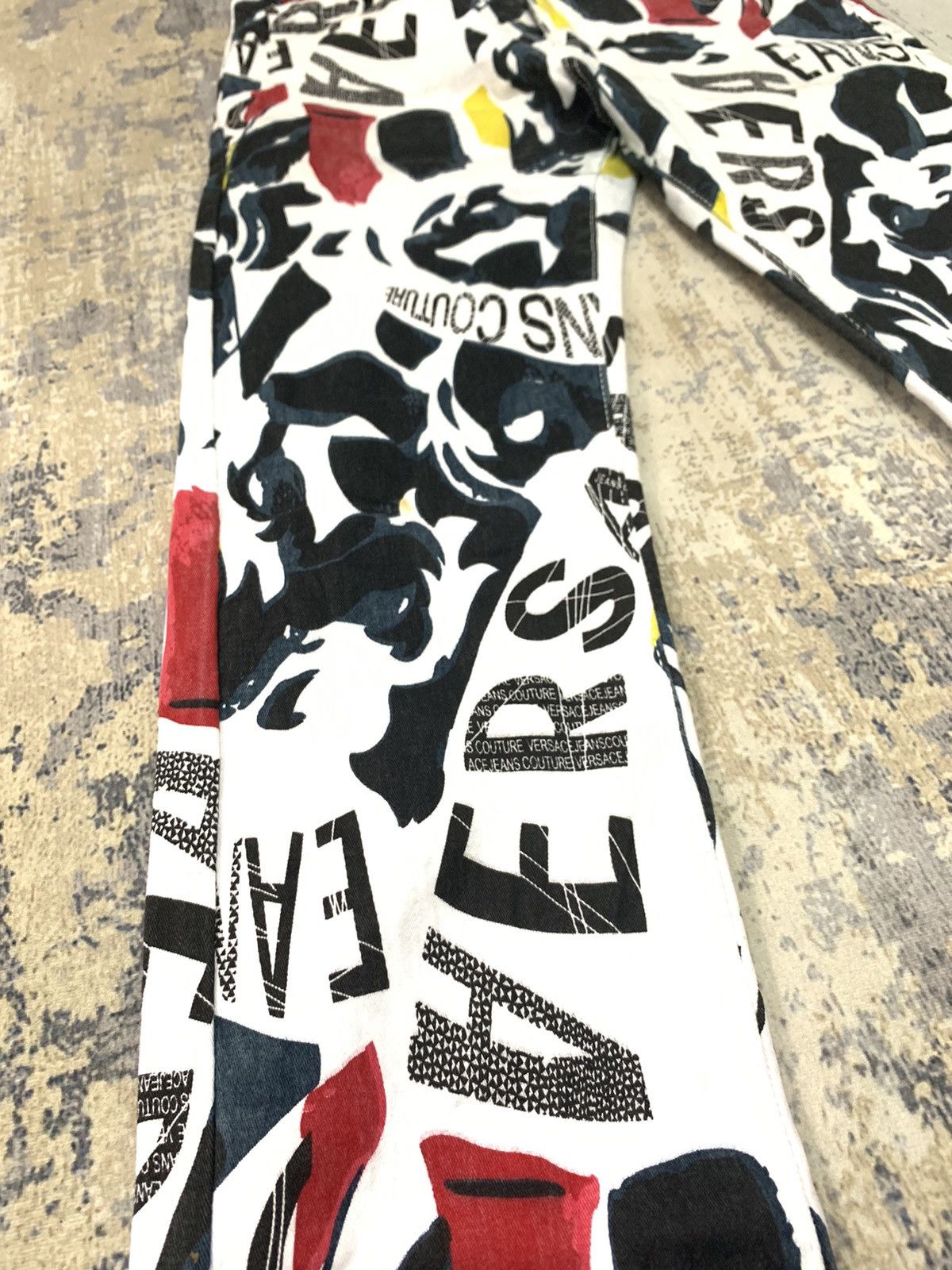 Japanese Brand Vtg Japanese Versace Couture Style Graphic Print Jeans W34 Size US 30 / EU 46 - 5 Thumbnail