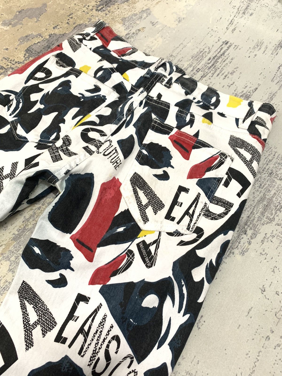 Japanese Brand Vtg Japanese Versace Couture Style Graphic Print Jeans W34 Size US 30 / EU 46 - 7 Thumbnail