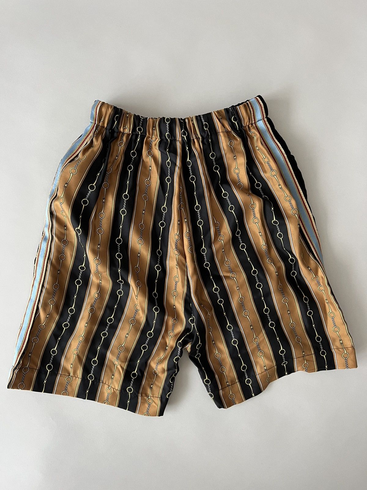 Gucci Gucci RARE Velvet Logo Interlocking Shorts Size US 30 / EU 46 - 1 Thumbnail