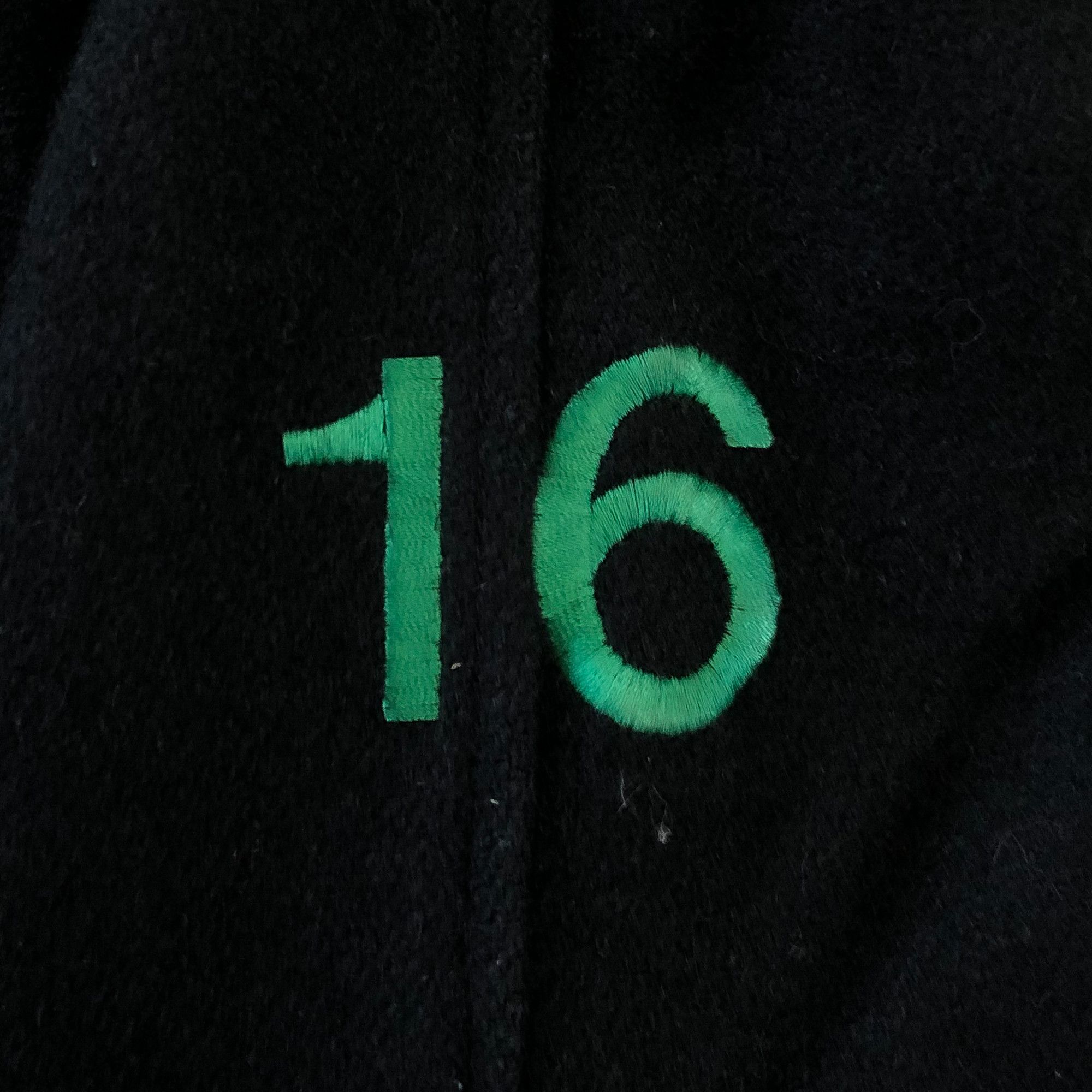 Vintage Vintage 90s Boxy Black 'U of S Huskies' Varsity Jacket Size US L / EU 52-54 / 3 - 7 Thumbnail