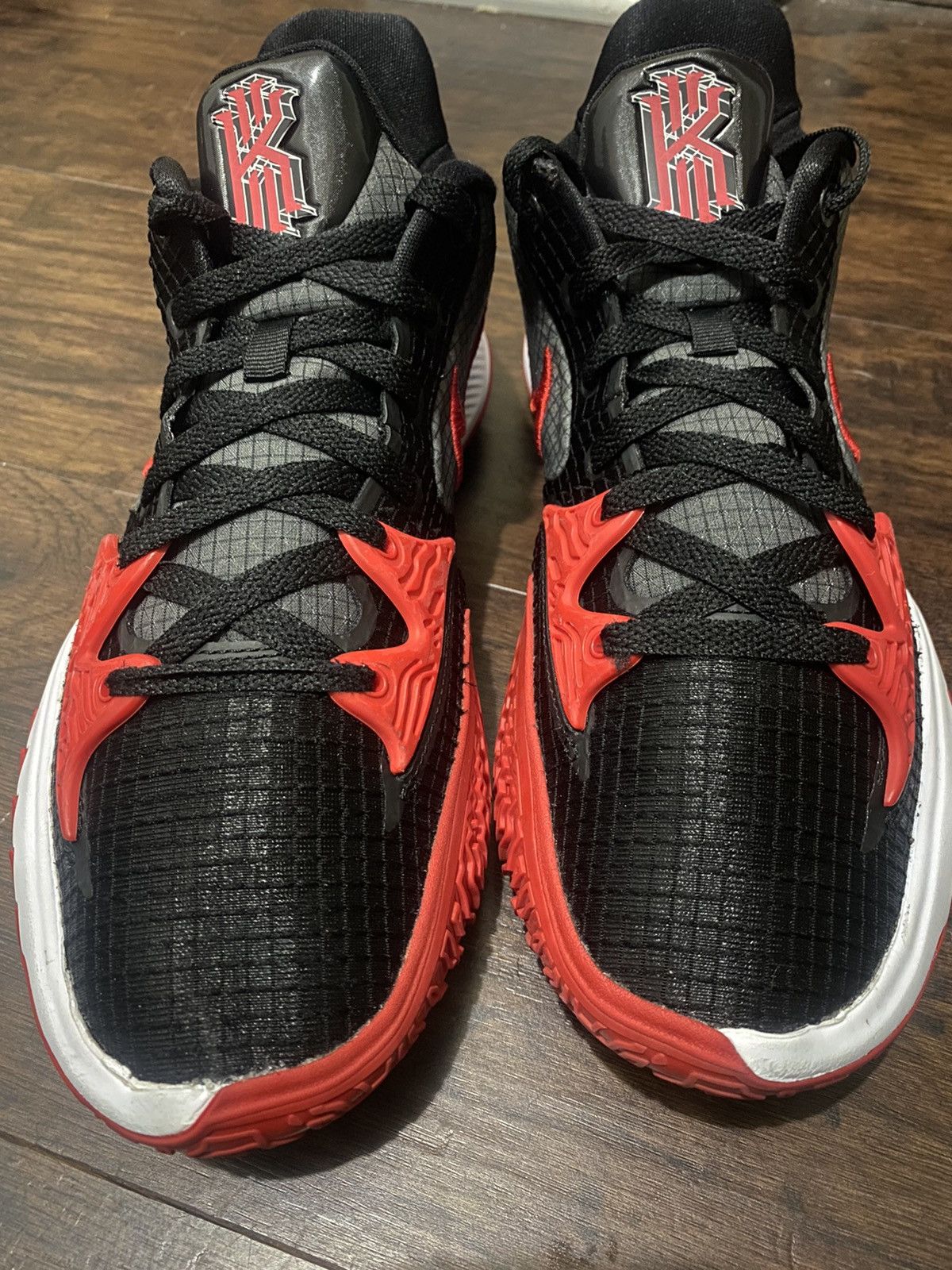 Nike Kyrie Low Red White size basketball shoes