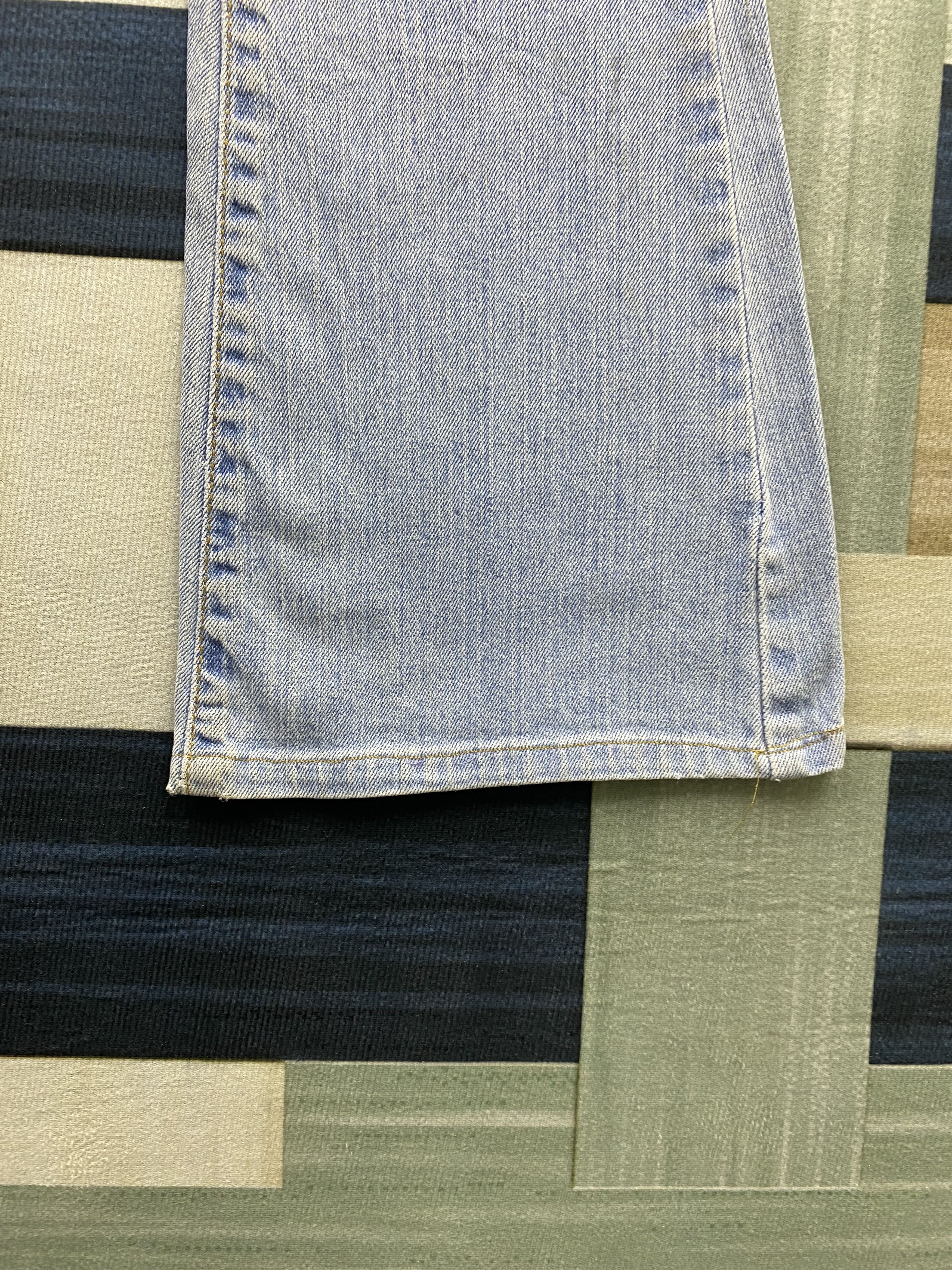 Levi's Vintage Levi's 519 Low Flare Light Wash Jean Size 28" / US 6 / IT 42 - 11 Thumbnail
