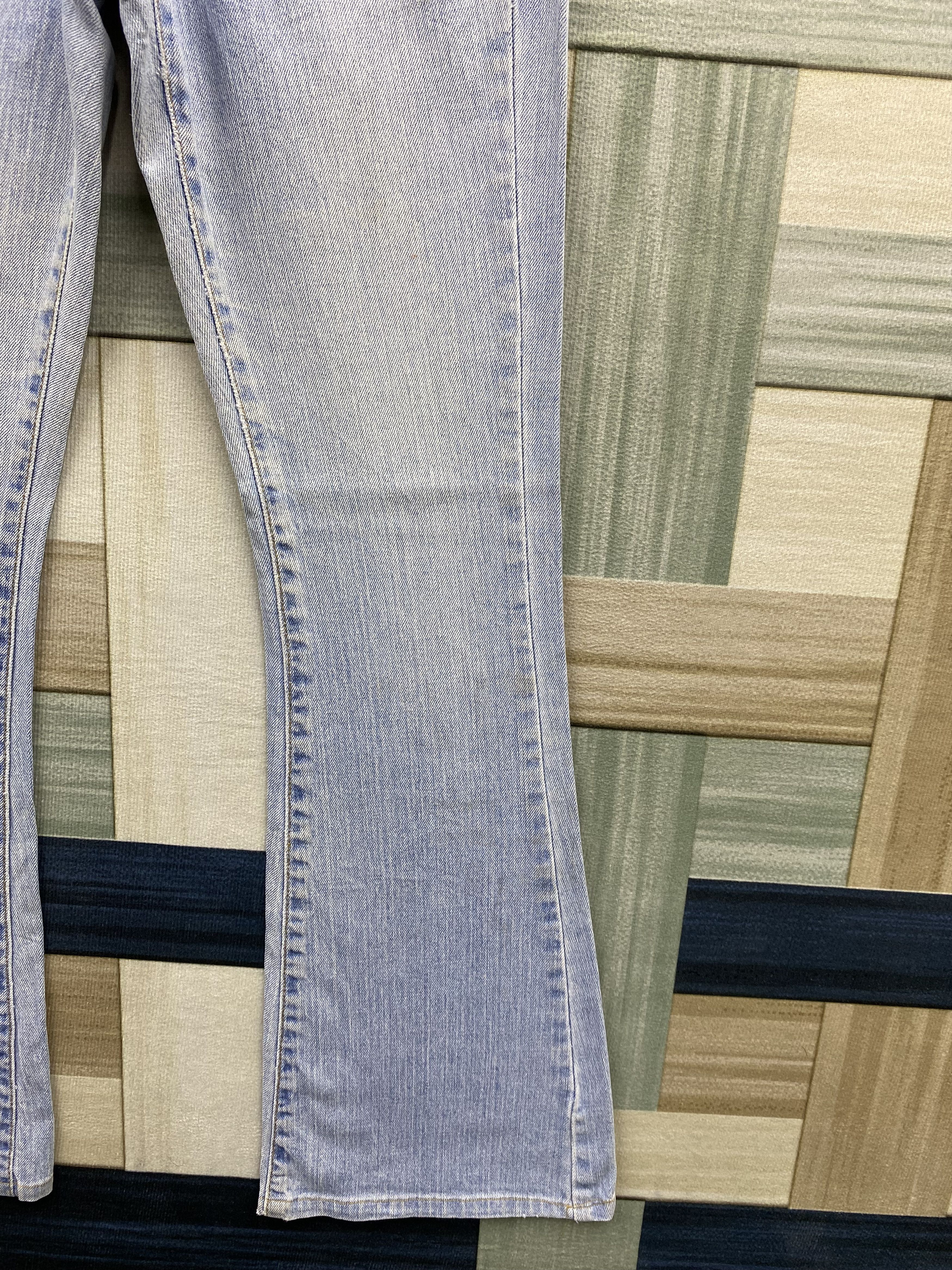 Levi's Vintage Levi's 519 Low Flare Light Wash Jean Size 28" / US 6 / IT 42 - 7 Thumbnail