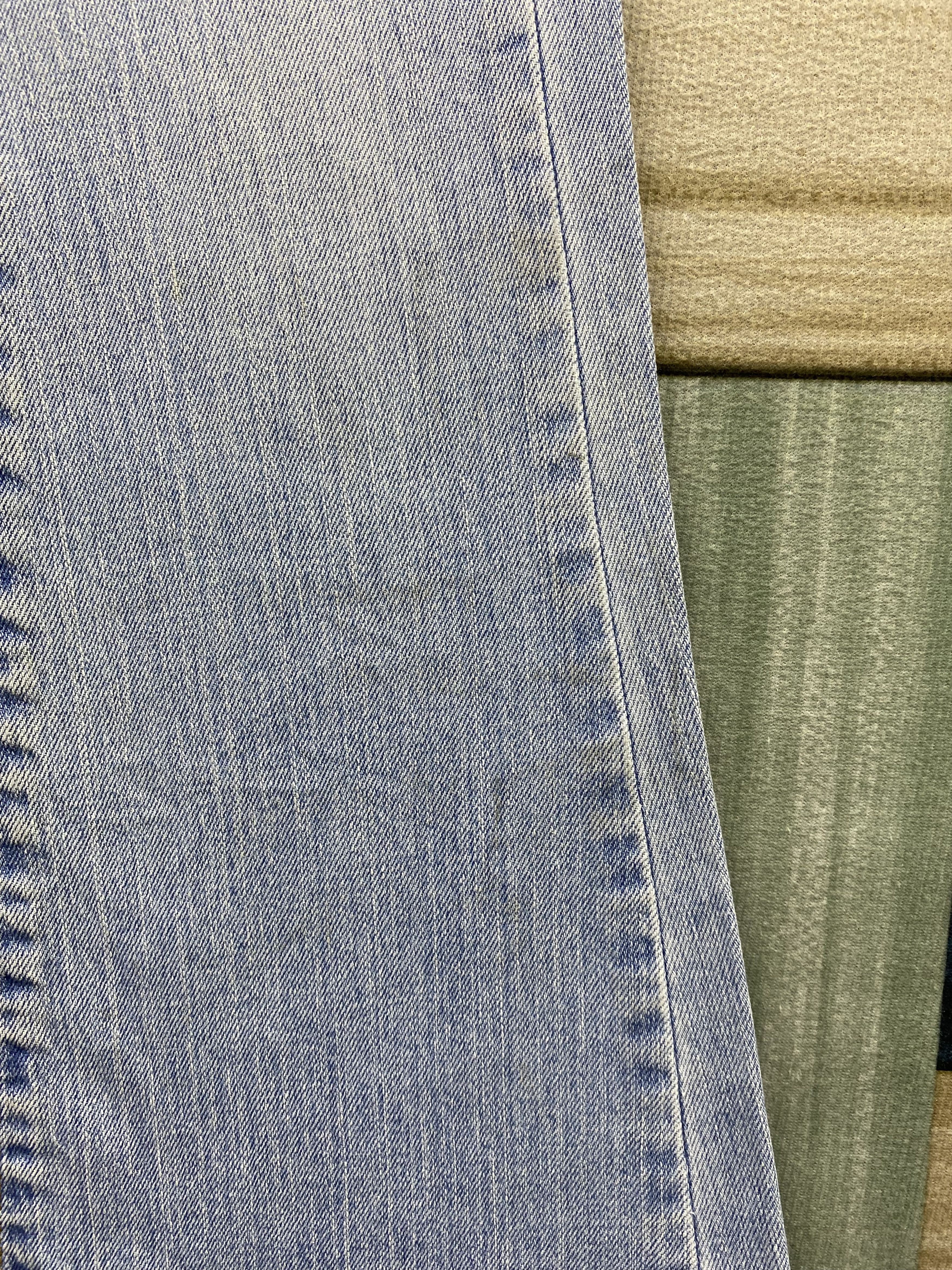 Levi's Vintage Levi's 519 Low Flare Light Wash Jean Size 28" / US 6 / IT 42 - 14 Thumbnail
