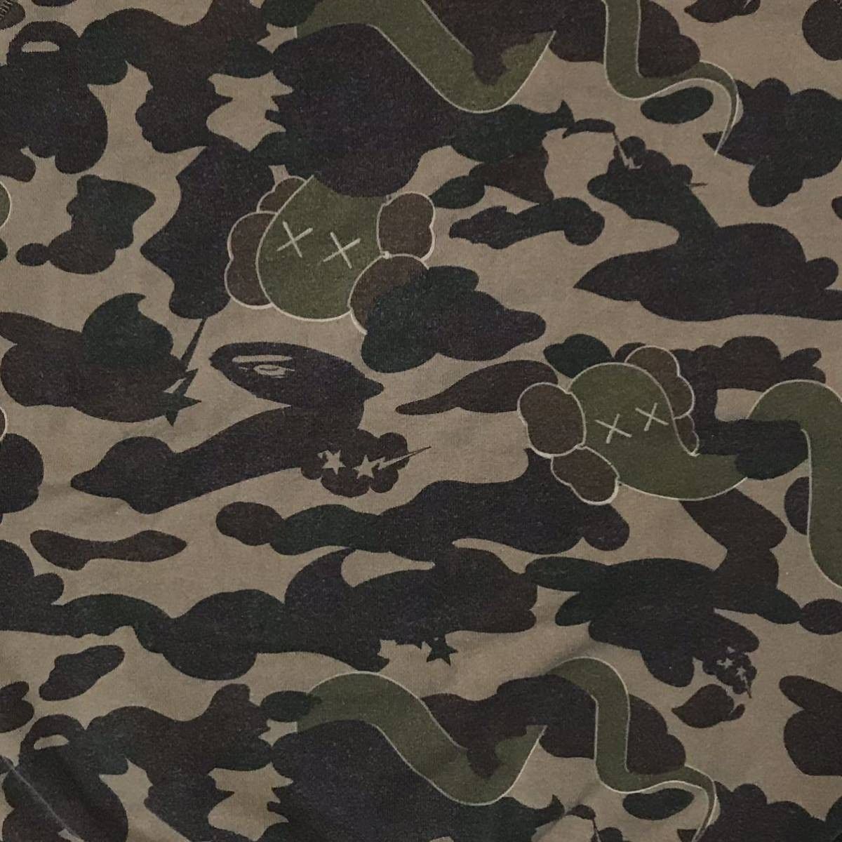 Bape × Kaws KAWS × BAPE camo bendy sweat shirt a bathing ape NIGO Size US S / EU 44-46 / 1 - 6 Thumbnail