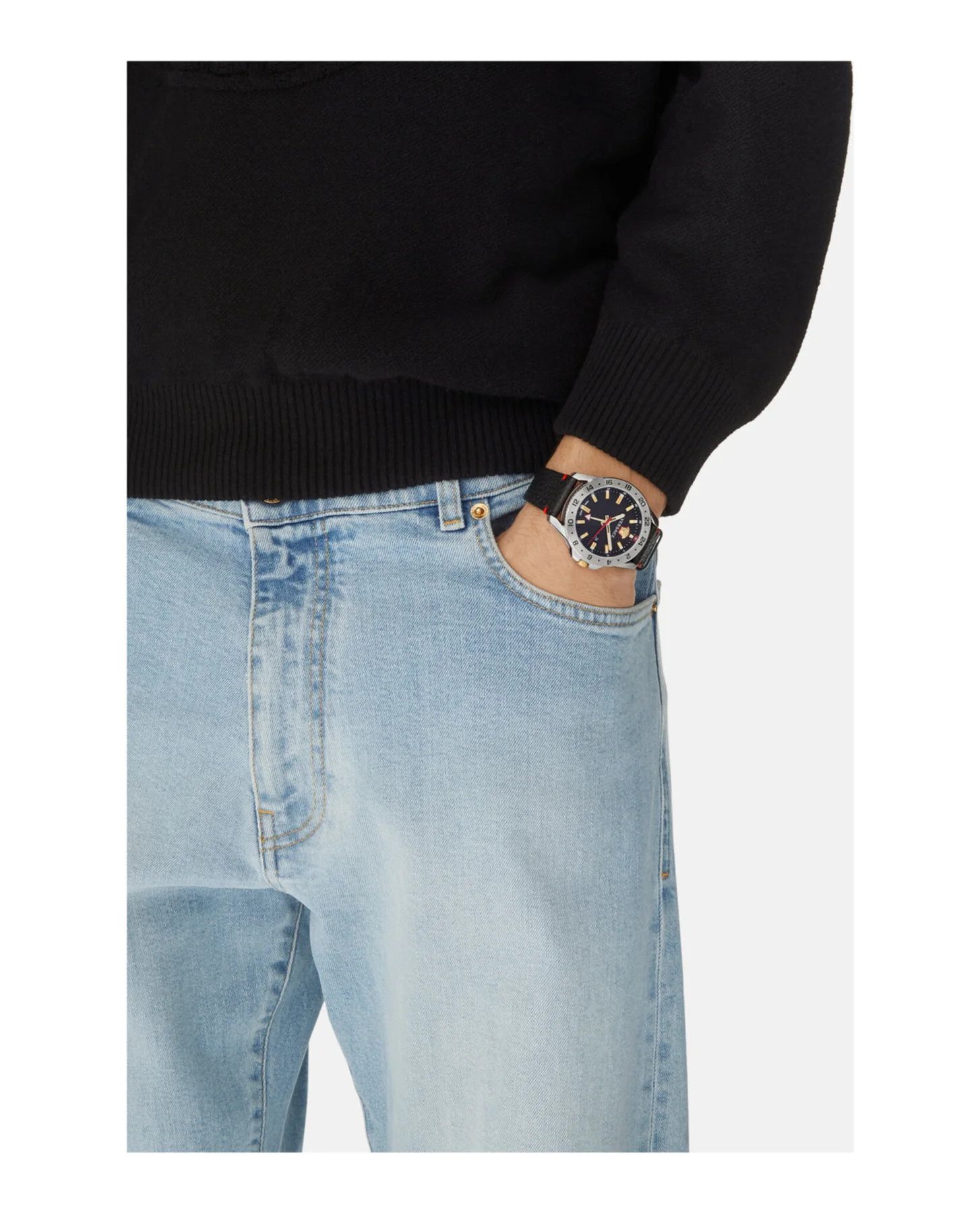 o1b1f11ly0723 Watch in Silver Black