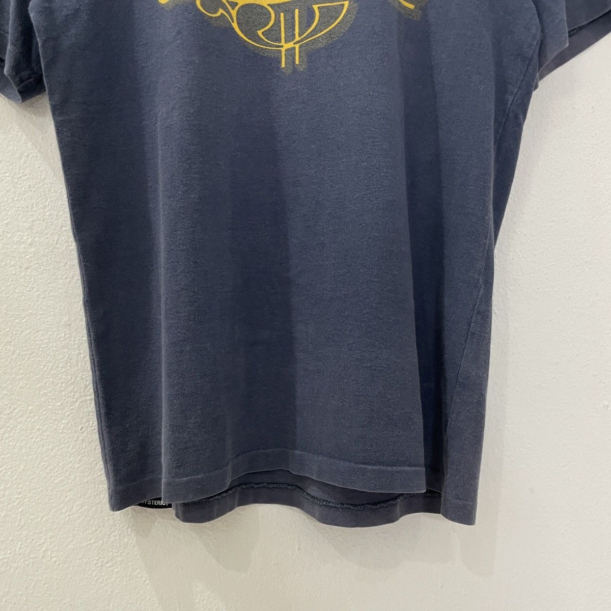 Hysteric Glamour Vintage 90s Hysteric Glamour Big Logo Tee Size US S / EU 44-46 / 1 - 4 Thumbnail