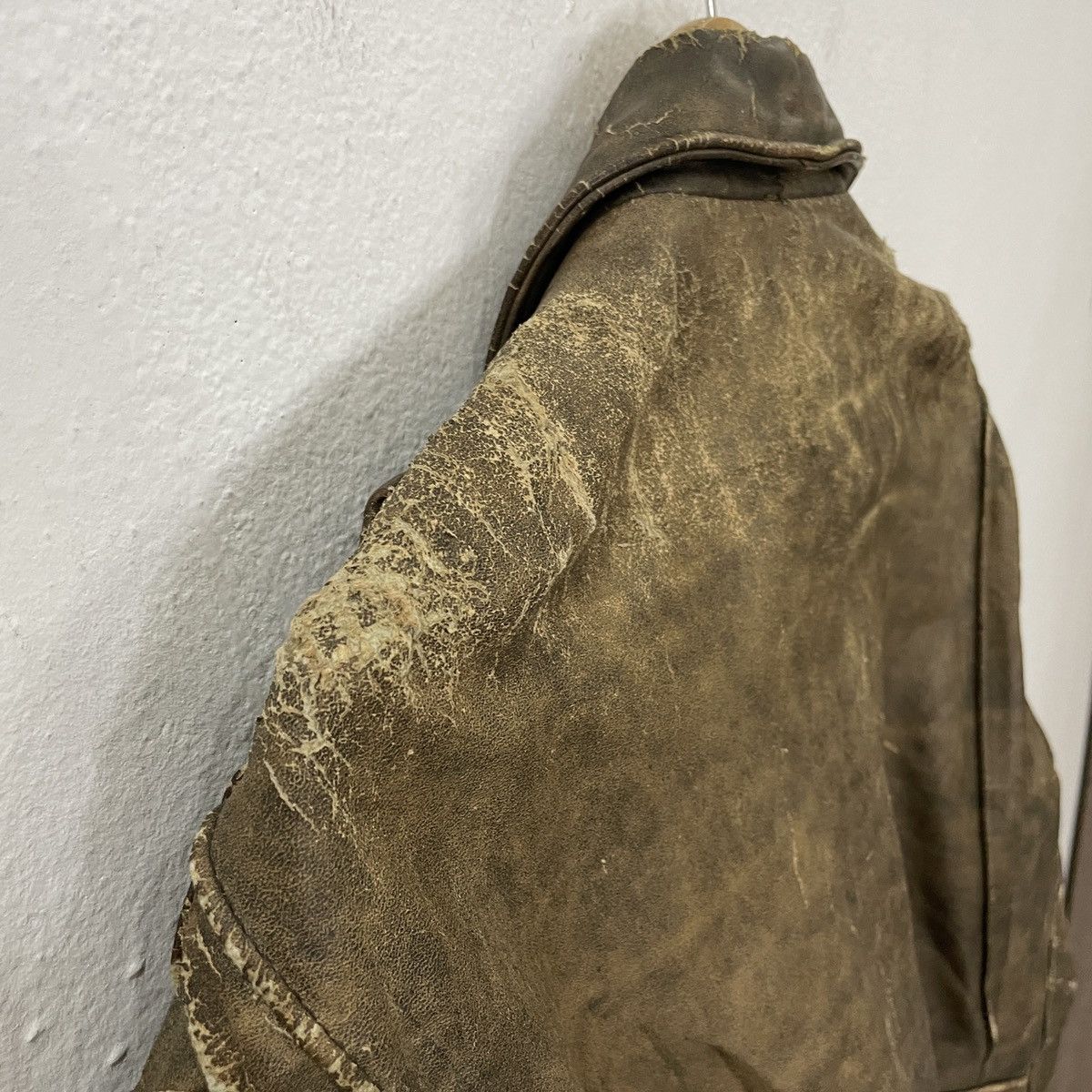 Schott Vintage 90s Schott Distressed Leather Jacket Size US L / EU 52-54 / 3 - 16 Thumbnail