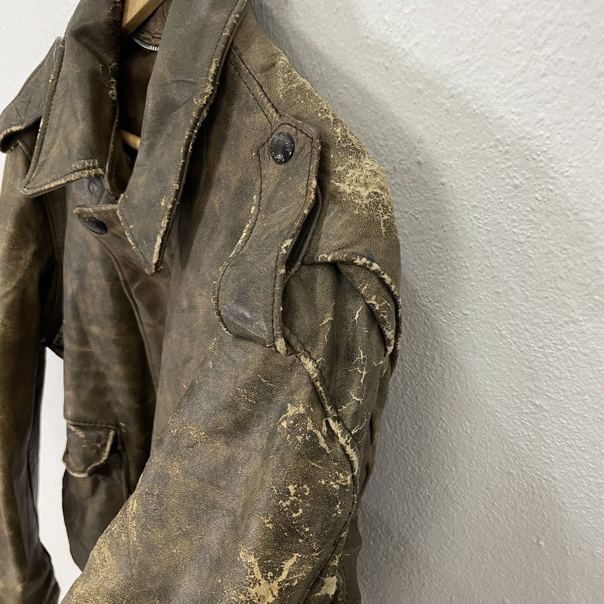 Schott Vintage 90s Schott Distressed Leather Jacket Size US L / EU 52-54 / 3 - 7 Thumbnail
