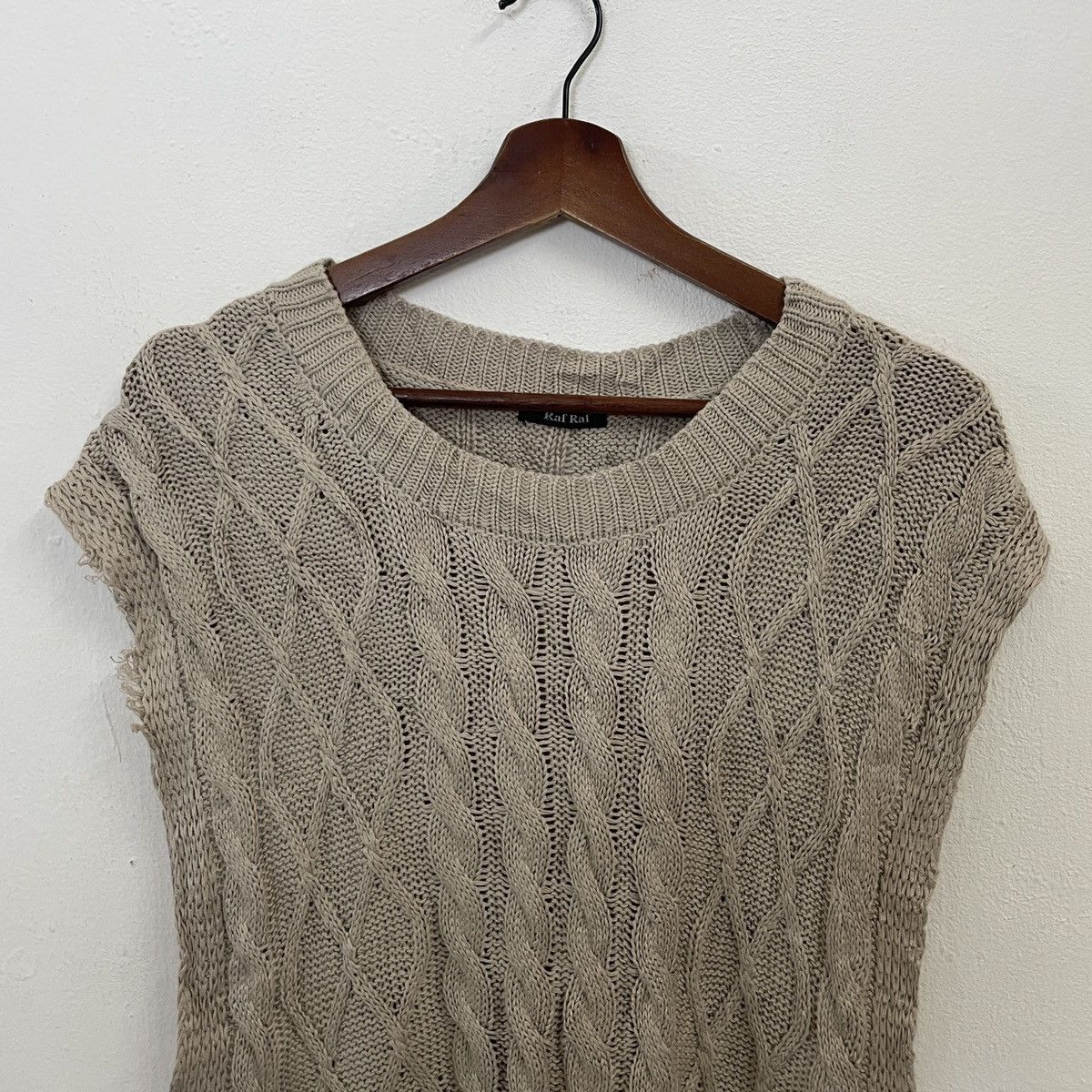 Aran Isles Knitwear Vintage Raf Raf Sleeveless Knitwear Size US M / EU 48-50 / 2 - 2 Thumbnail
