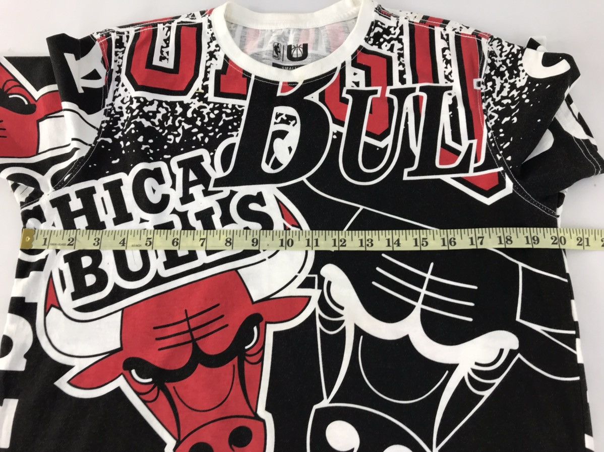 NBA NBA Chicago Bulls American Basketball Team Tee Over Printed Size US M / EU 48-50 / 2 - 7 Thumbnail