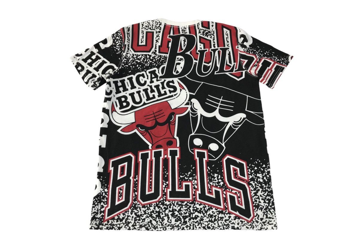 NBA NBA Chicago Bulls American Basketball Team Tee Over Printed Size US M / EU 48-50 / 2 - 2 Thumbnail