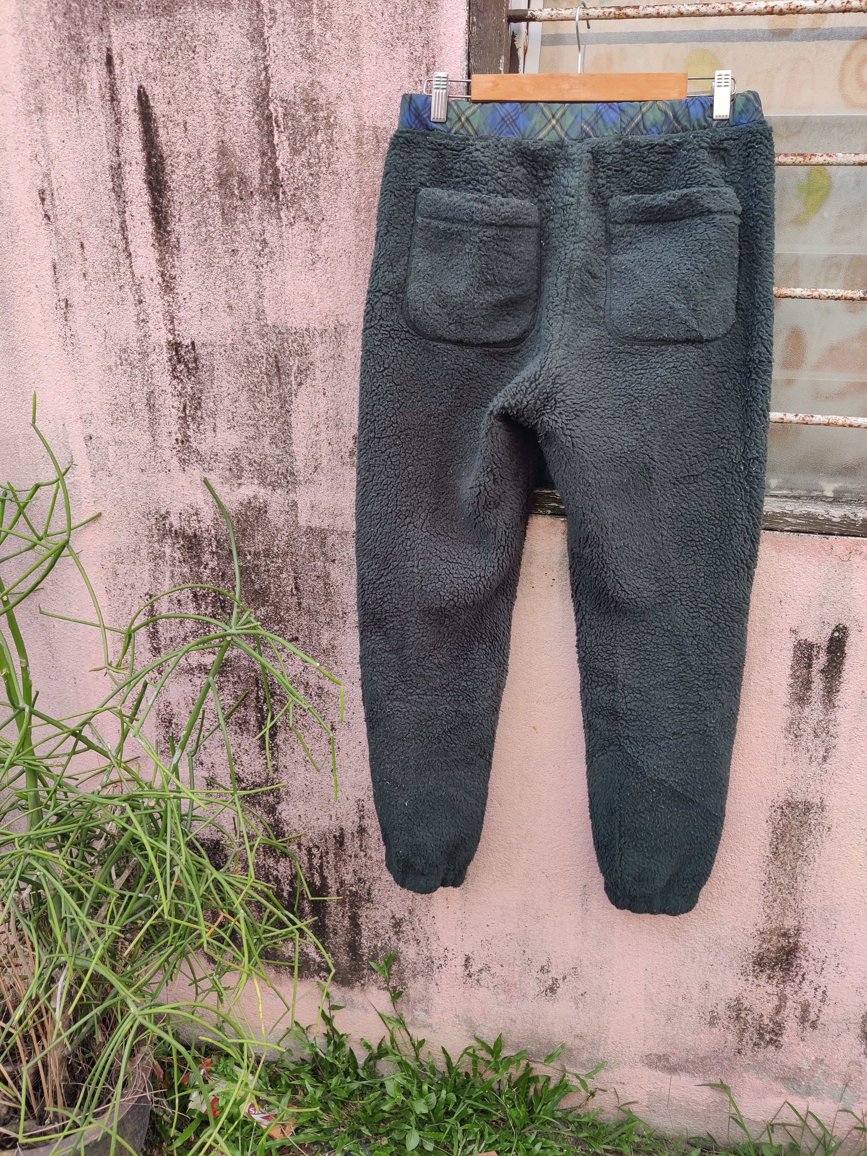 Japanese Brand Vintage JW Anderson x Uniqlo Winter Fleece Pants Size US 30 / EU 46 - 3 Thumbnail