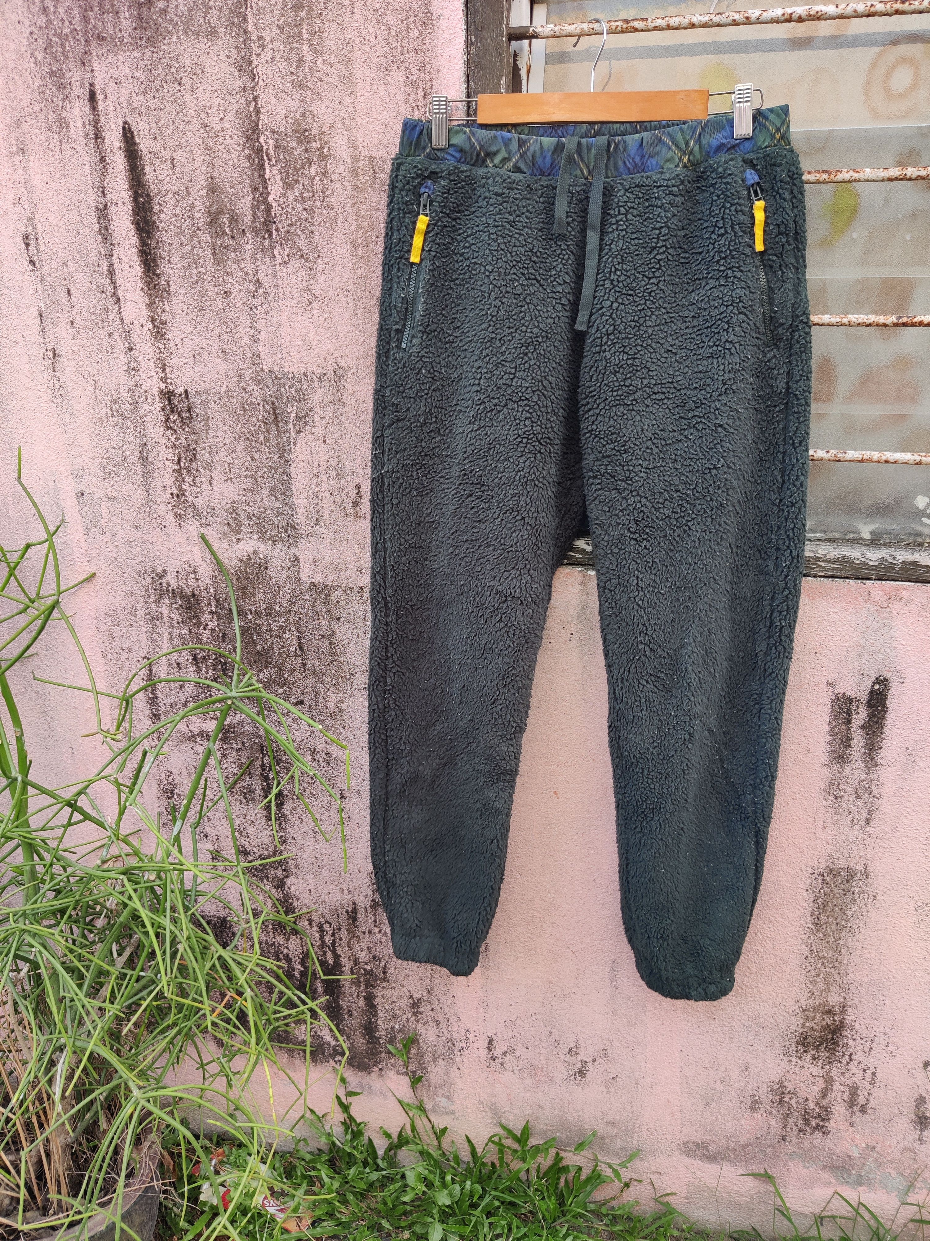 Japanese Brand Vintage JW Anderson x Uniqlo Winter Fleece Pants Size US 30 / EU 46 - 1 Thumbnail